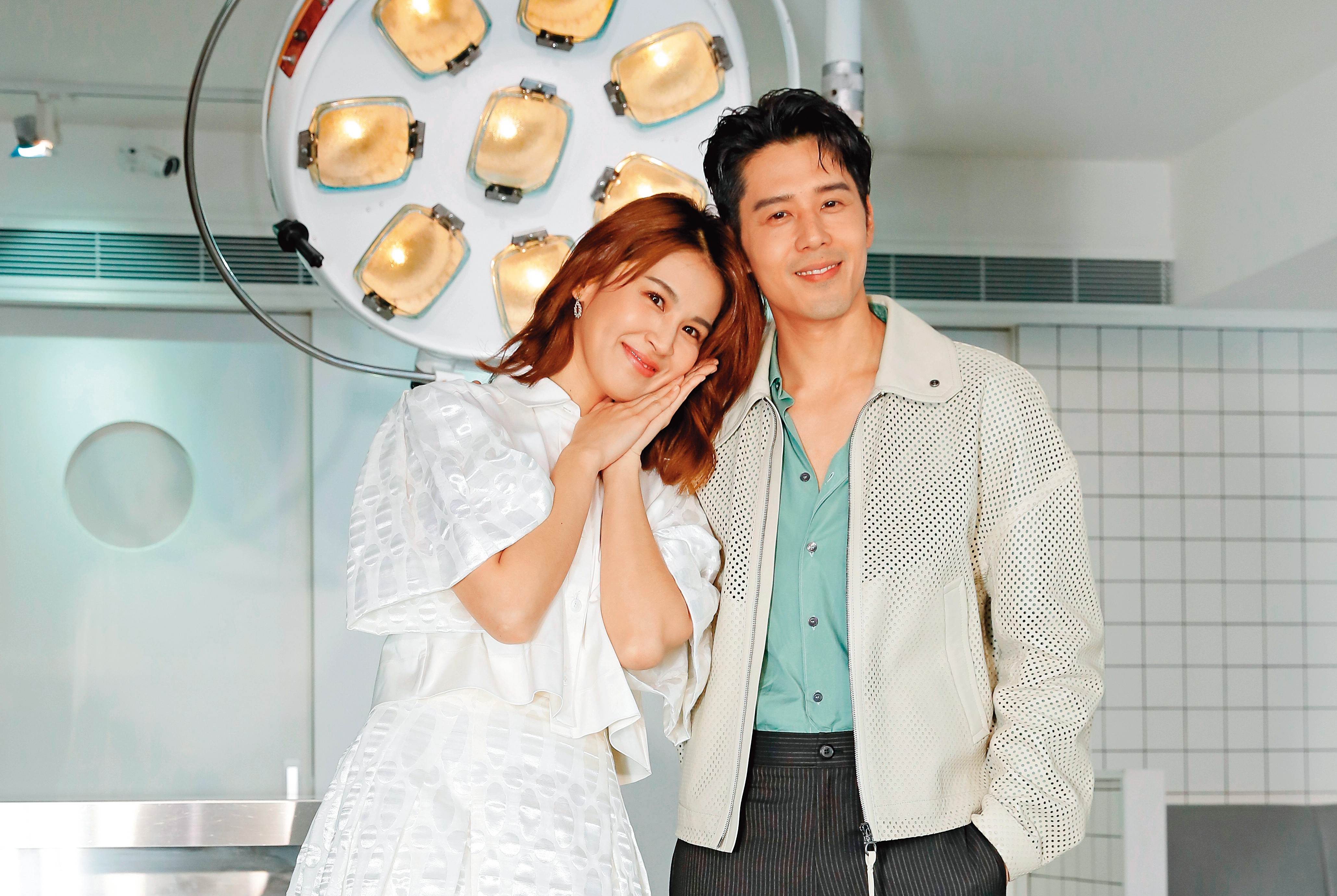 最近曾沛慈跟胡宇威（右）合作《親愛的亞當》新戲，兩人對裡頭的吻戲印象都非常深刻。