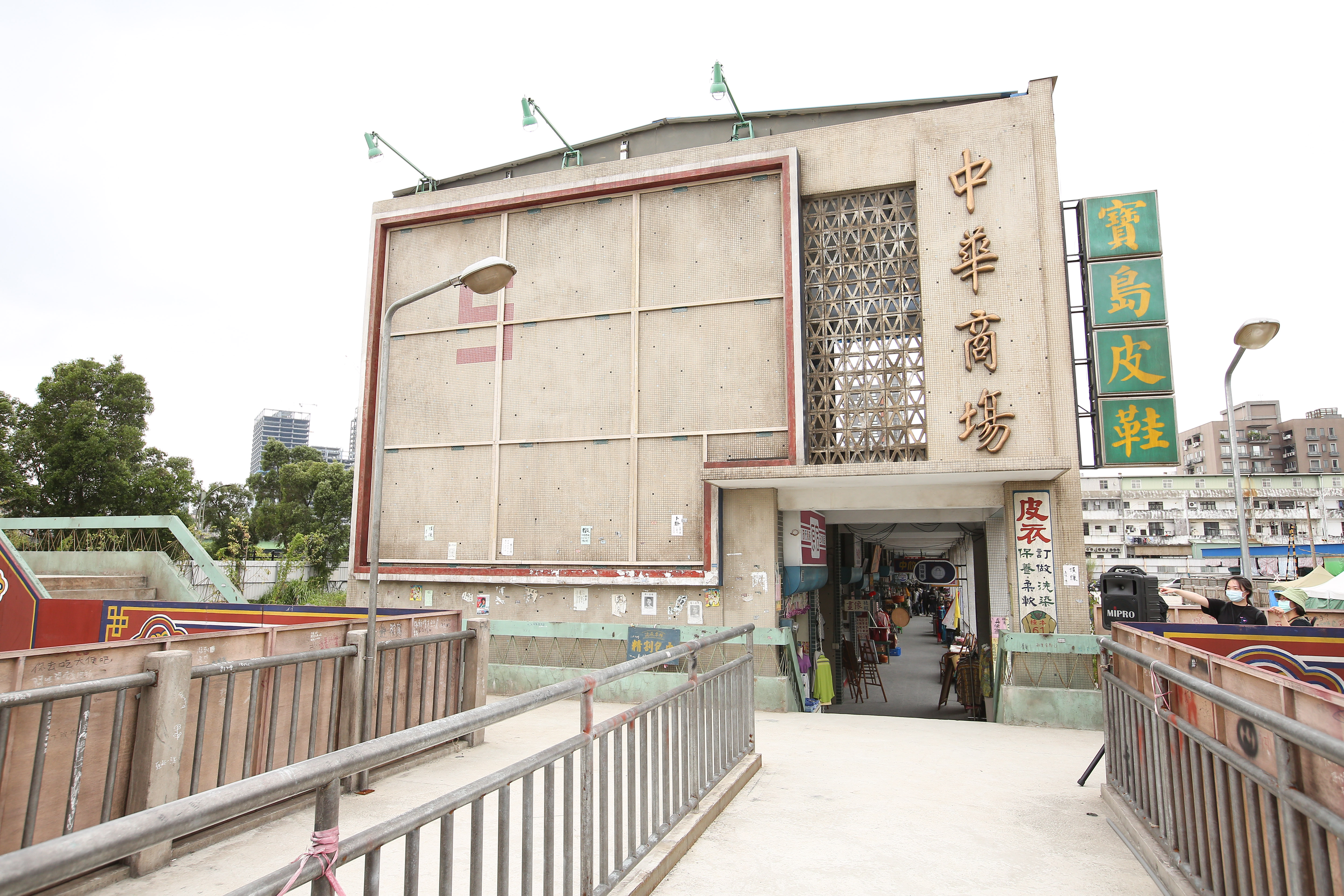 《天橋》搭出中華商場的場景後,還有許多複雜的特效鏡頭需要處理。