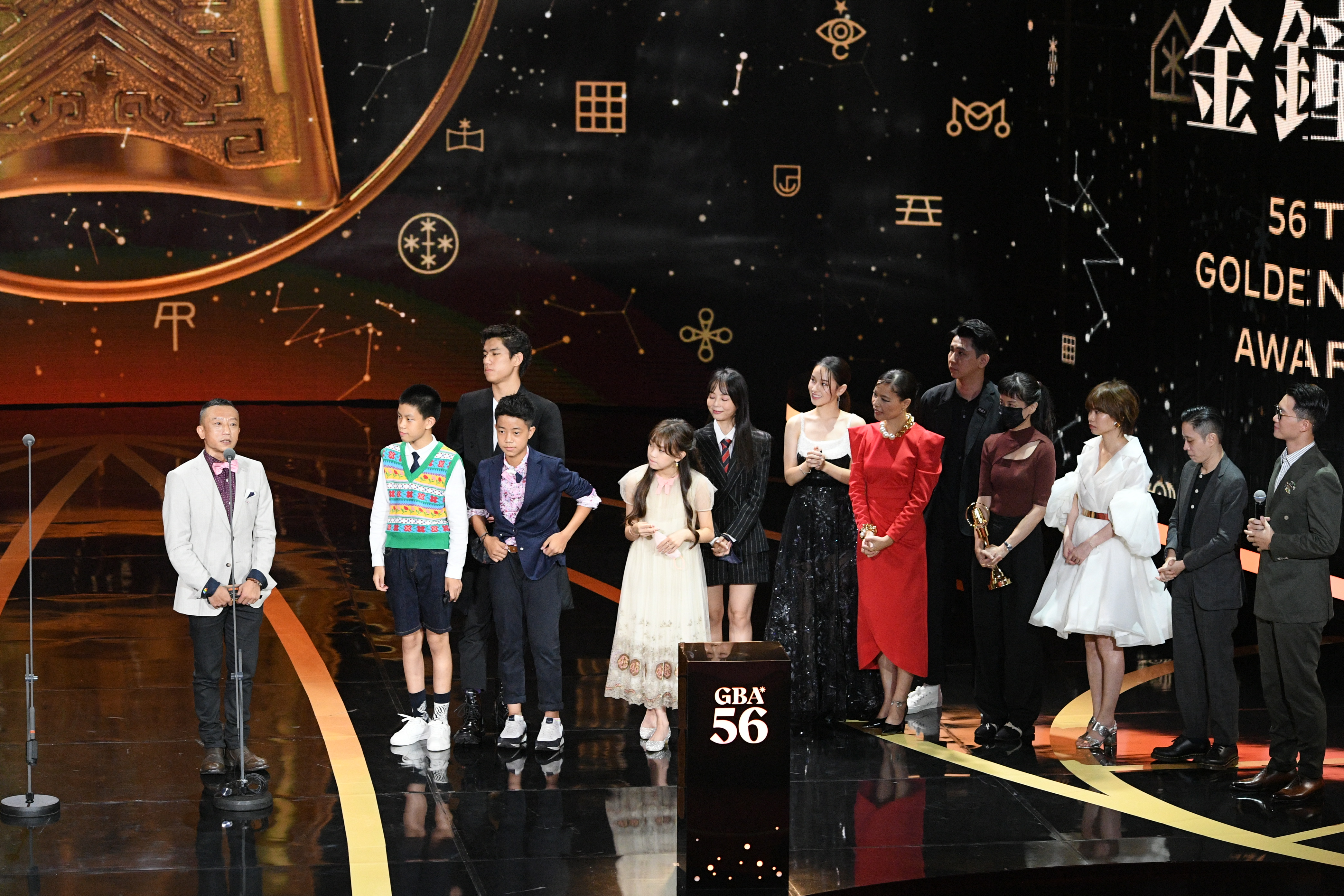 《天橋》風光拿下金鐘獎最佳戲劇、導演、新人、美術設計、攝影、燈光等六項大獎。(三立電視提供)