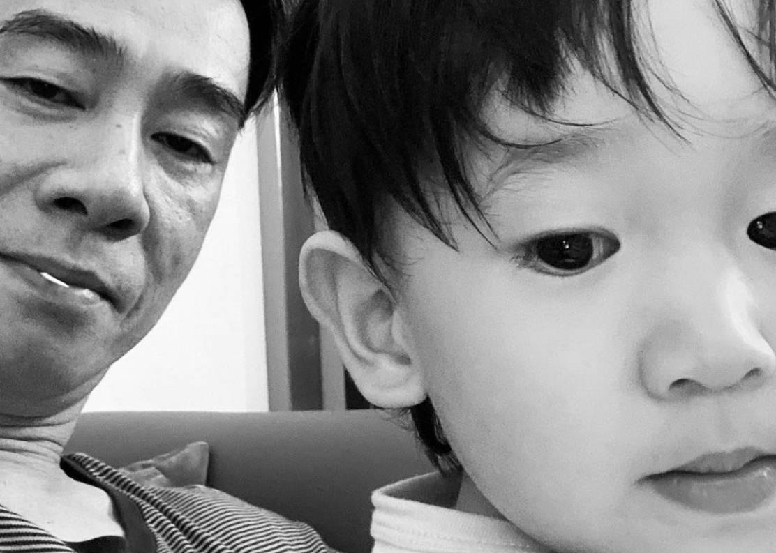 轉眼間陳小春、應采兒小兒子Hoho 已一歲四個月。（翻攝自陳小春IG）