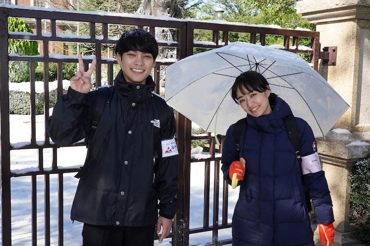 柳樂優彌(左)和井上真央合作《二月的勝者-絕對合格教室-》,率領小學生拚升學。(翻攝自《二月的勝者-絕對合格教室-》Twitter)