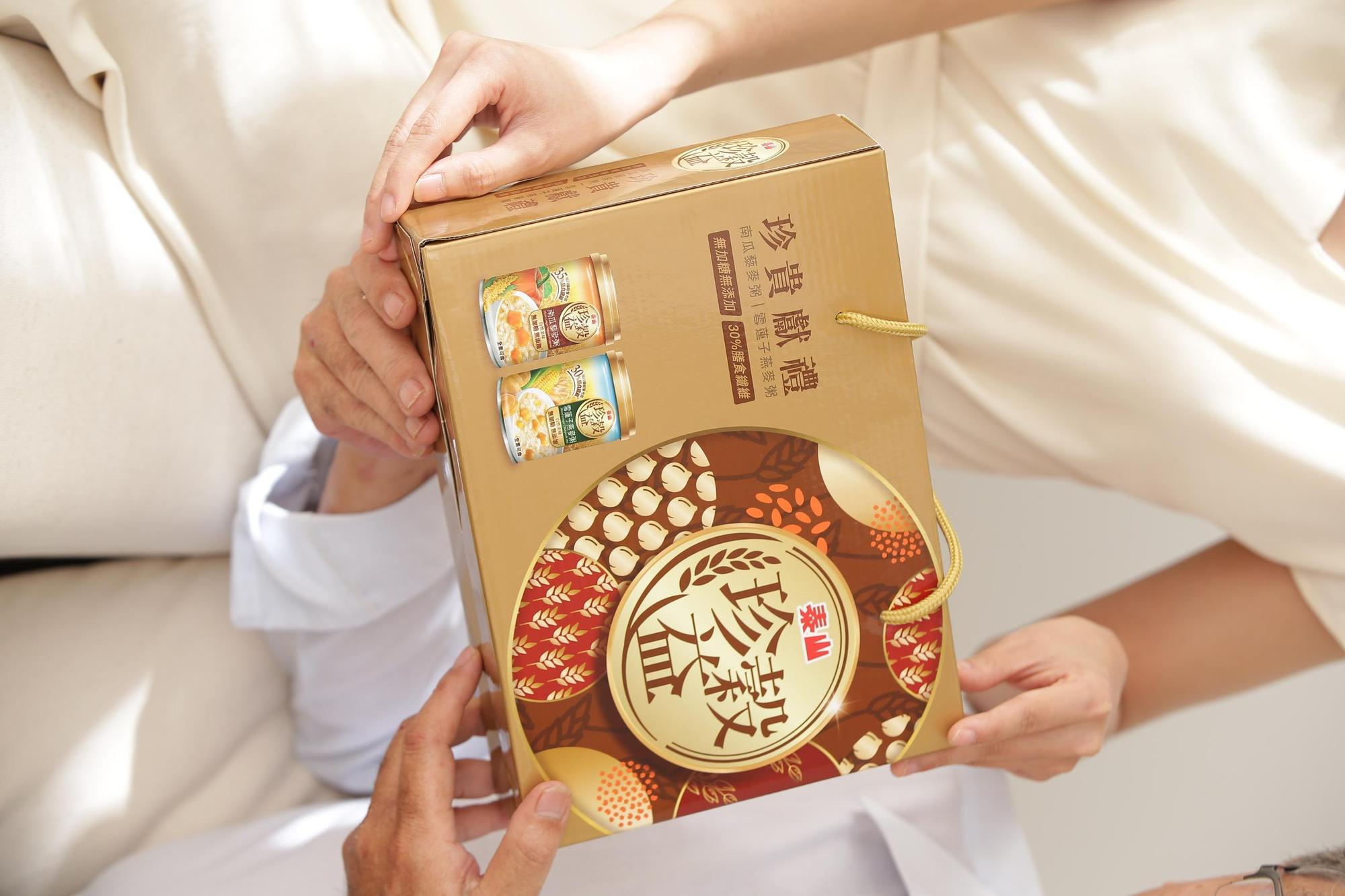 《泰山珍穀益》的禮盒中,一次能享受「南瓜藜麥粥」與「雪蓮子燕麥粥」二種口味,現在到momo購買,還可以參加登記抽Tokuyo好禮。