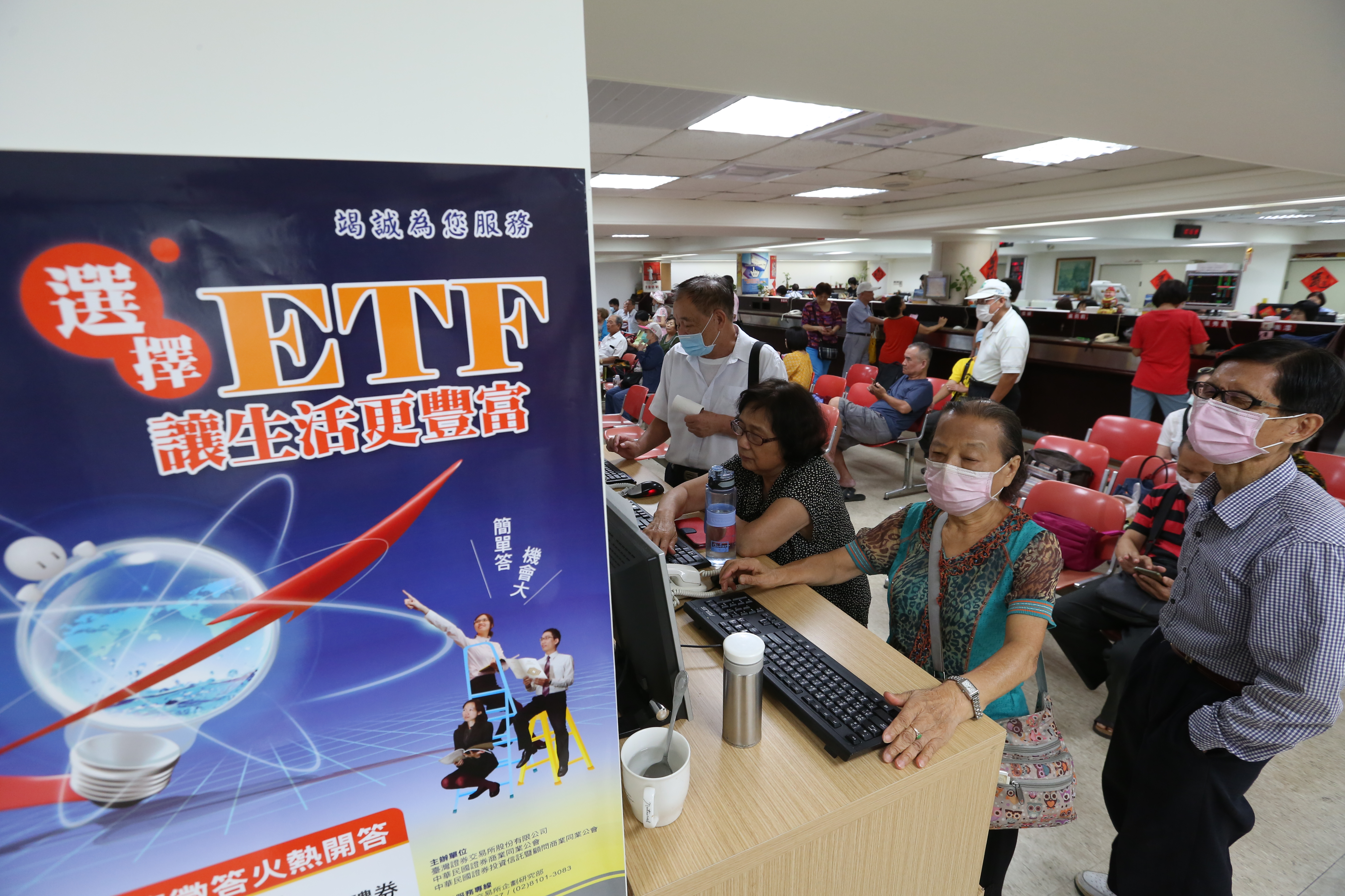 國內目前發行的生技ETF有兩檔，下月還有國泰產品加入戰場。