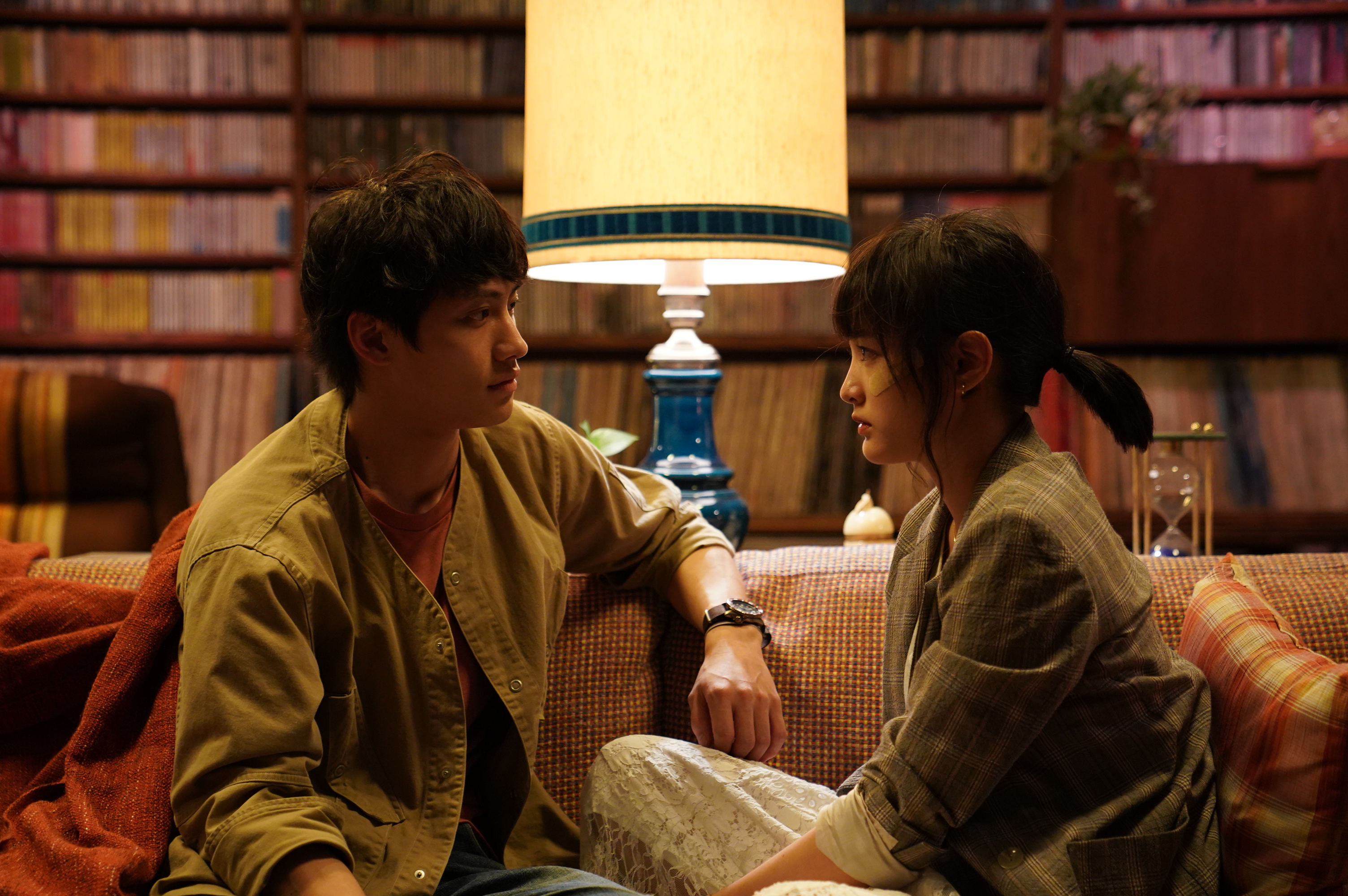 王淨與范少勳在Netflix獨家影集《比悲傷更悲傷的故事：影集版》中談起一段刻骨銘心的愛情。（Netflix提供）