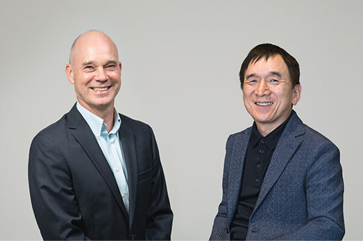 日本環球影城社長兼執行長JL Bonnier（左）與寶可夢公司社長石原恆和（右）。（翻攝日本環球影城官網）