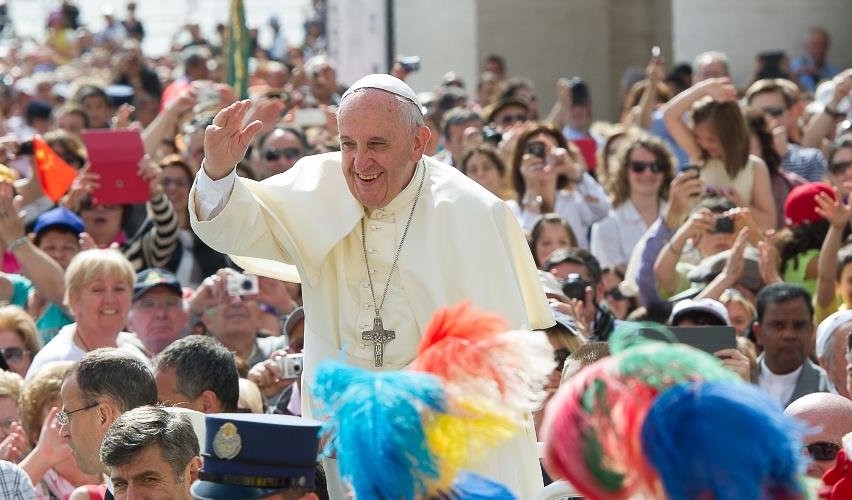 教宗方濟各日前任命3名女性進入主教部，為梵蒂岡史上一大里程碑。（翻攝自Pope Francis twitter）