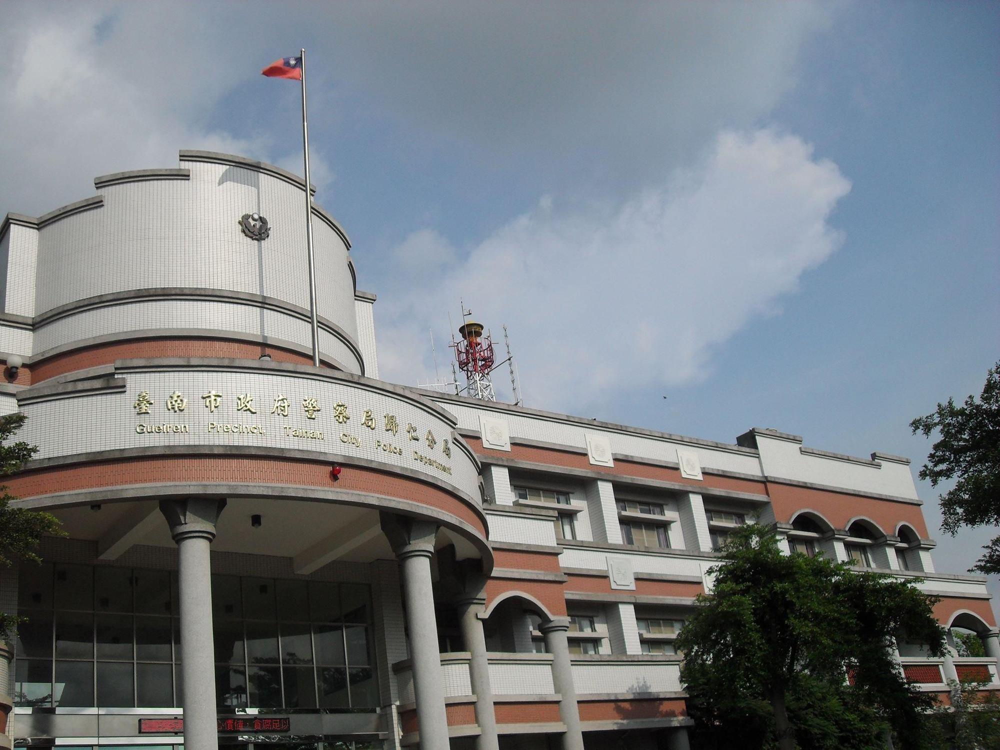 馬國女大生遇害事件,爆出歸仁分局員警吃案的醜聞,時任分局長、所長、警員遭監察院彈劾。(翻攝自歸仁警分局臉書)