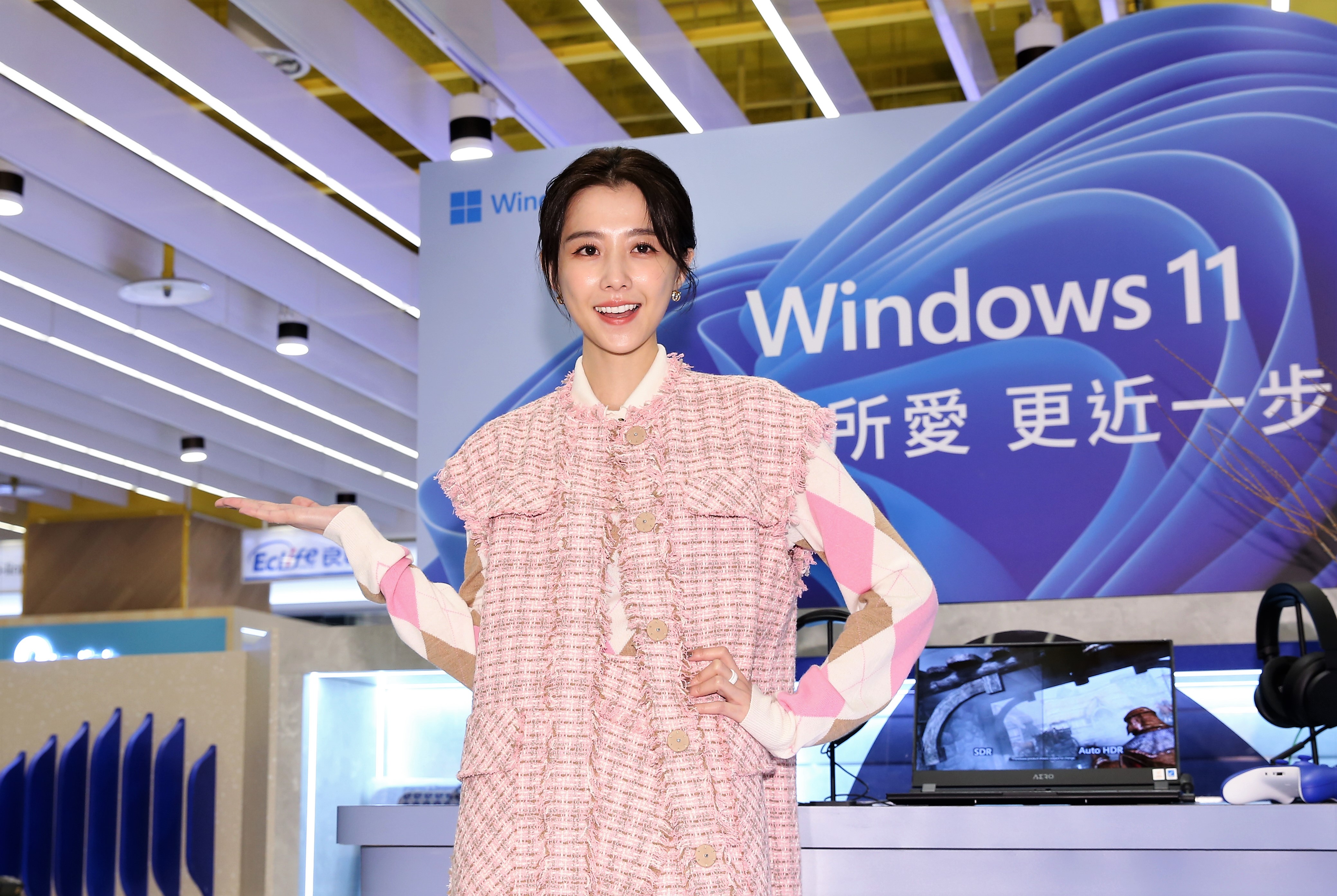 邵雨薇受邀出席電腦軟體廠商活動。