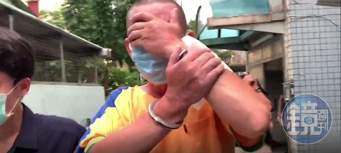 黃男獲救後遭警方帶回偵訊。