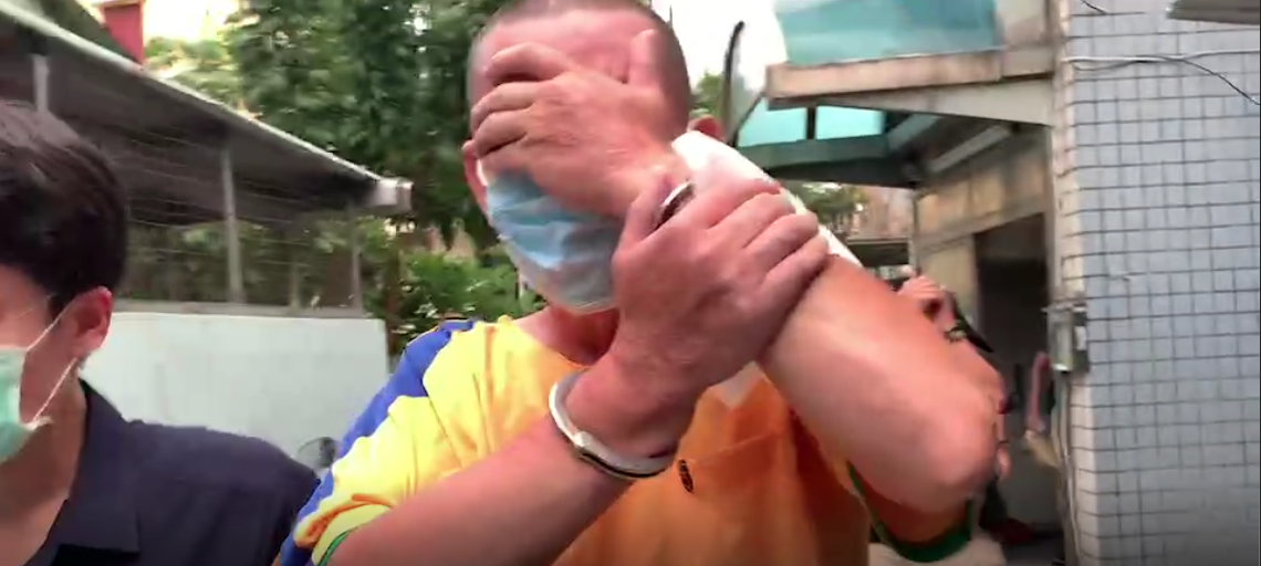黃男獲救後遭警方帶回偵訊。