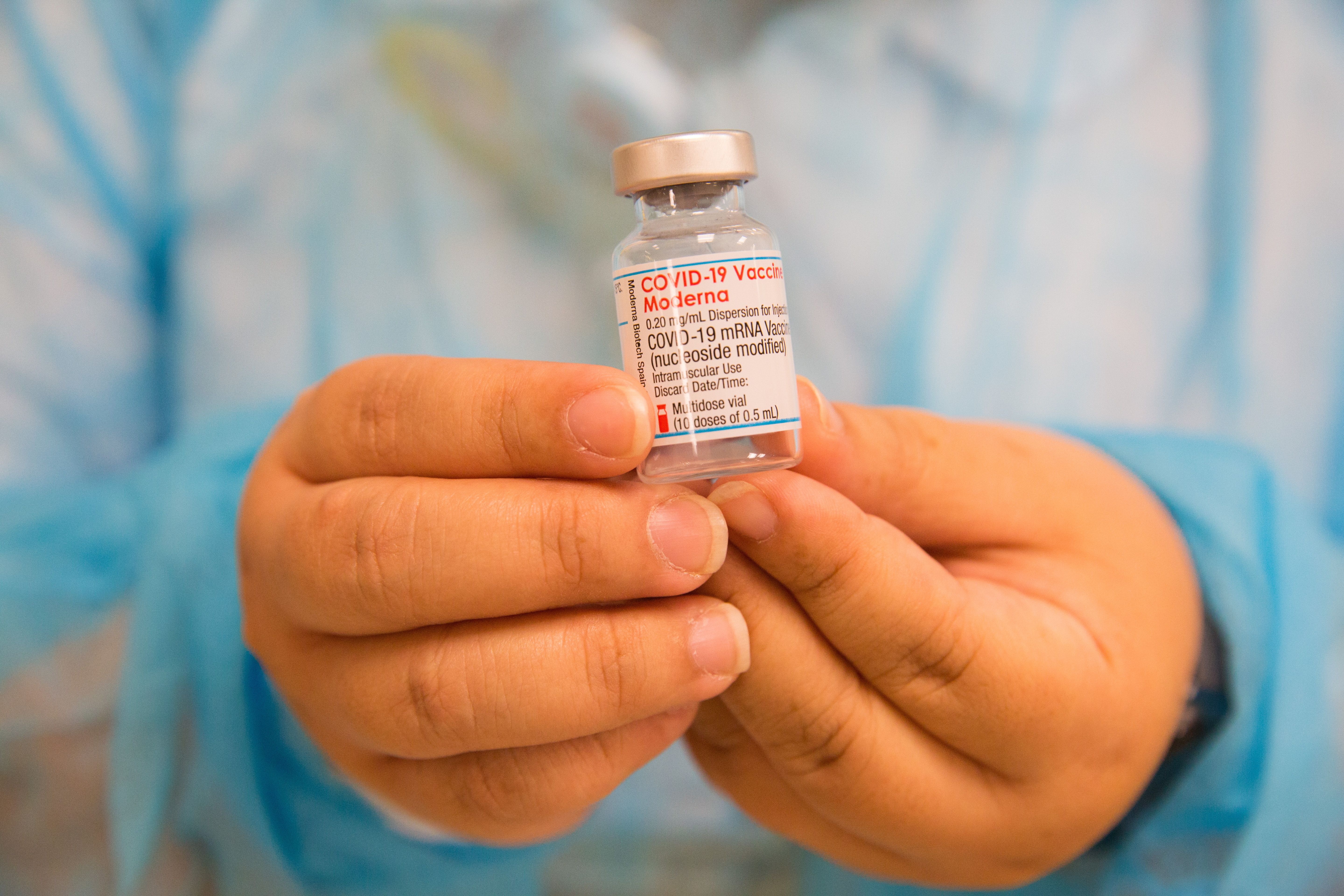 莫德納疫苗因為可能引發極罕見副作用心肌炎與心包膜炎等，近日被瑞典及丹麥政府禁止年輕族群施打。（示意圖，本刊資料照）