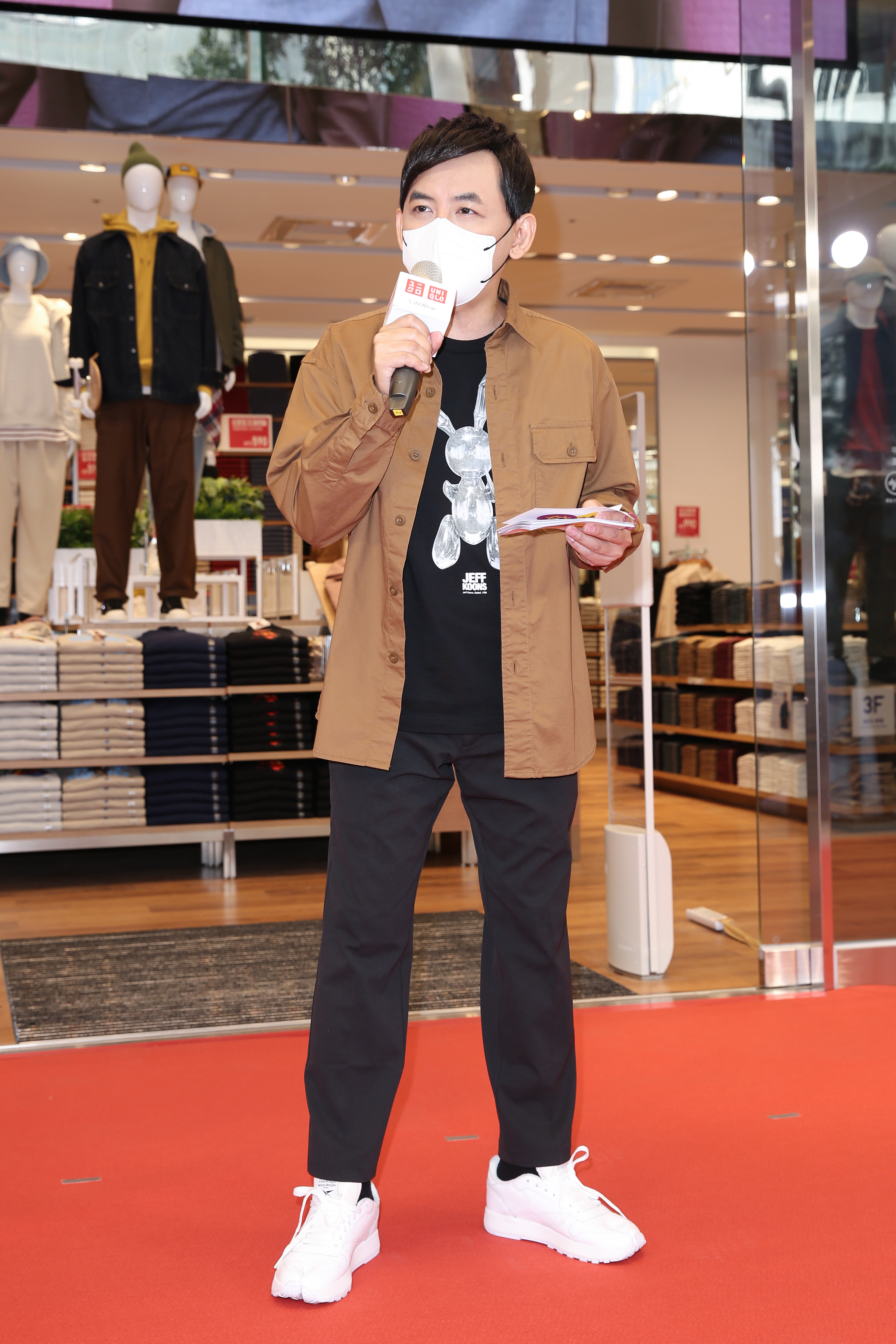 黃子佼為UNIQLO TAIPEI全球旗艦店開幕活動擔任主持人。