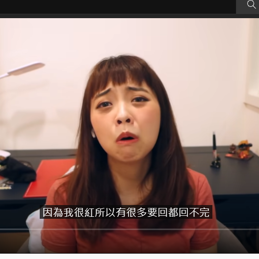 龍龍之前還曾在影片中語氣不屑地跟網友抬槓。(翻攝《龍龍的沒梗人生》臉書)