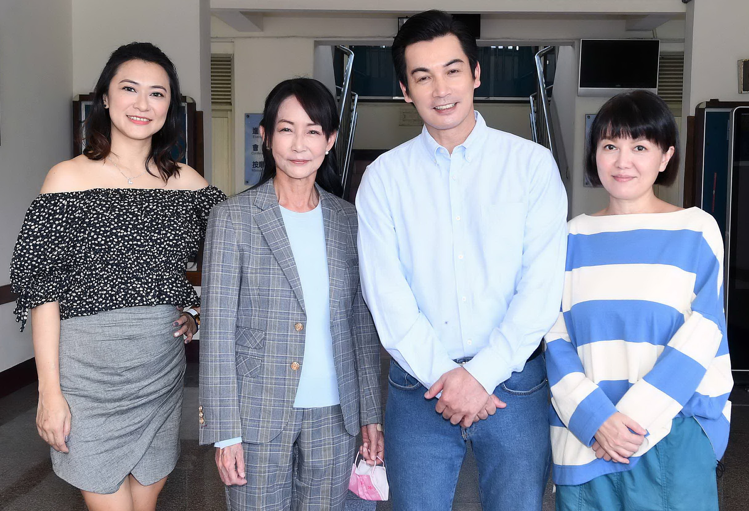 章家瑄（左起）、應采靈、苗可麗、伊正將在《再見之後》同台演出。（華視提供）