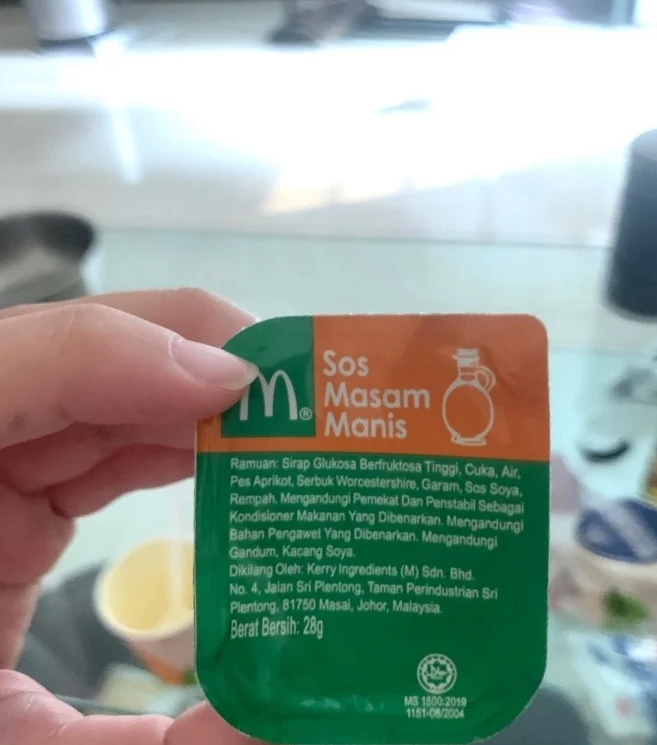 麥當勞新款糖醋醬味道遭到大批網友嫌棄，引起討論。（翻攝自Dcard）