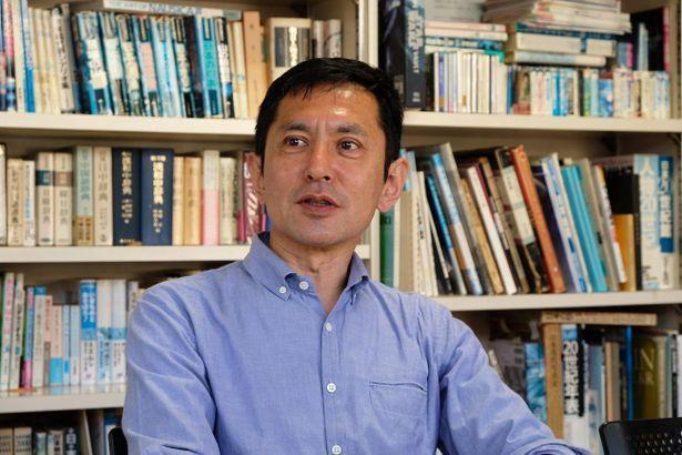 宮崎吾朗是動畫大師宮崎駿的大兒子，過去父親對他相當嚴厲，但看完《安雅與魔女》難得稱讚他的表現。（翻攝自movie walker）