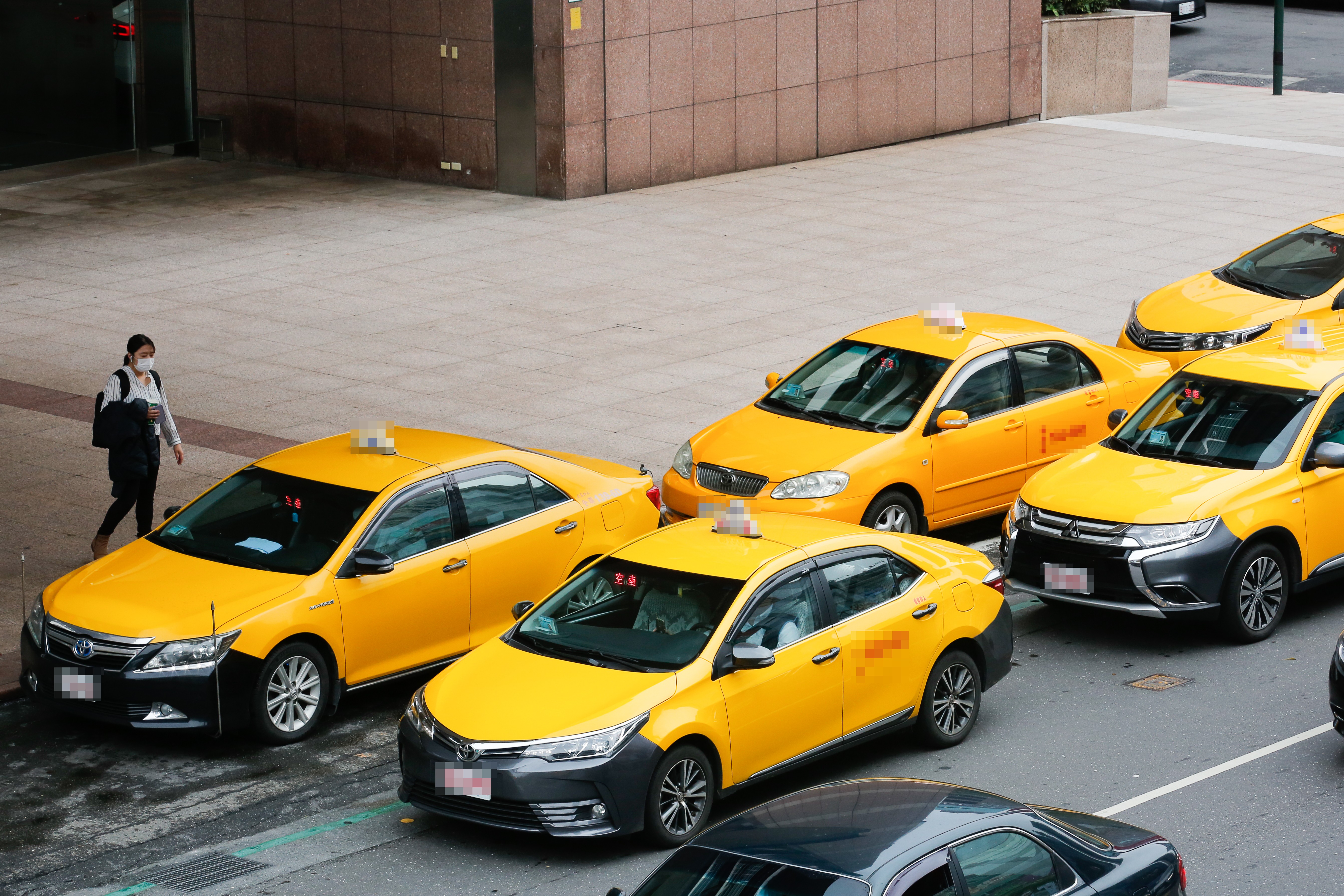 不肖理賠人員勾結特定計程車行配合，透過灌水和解金，再向公司詐領保險金。（示意圖，本刊資料照）