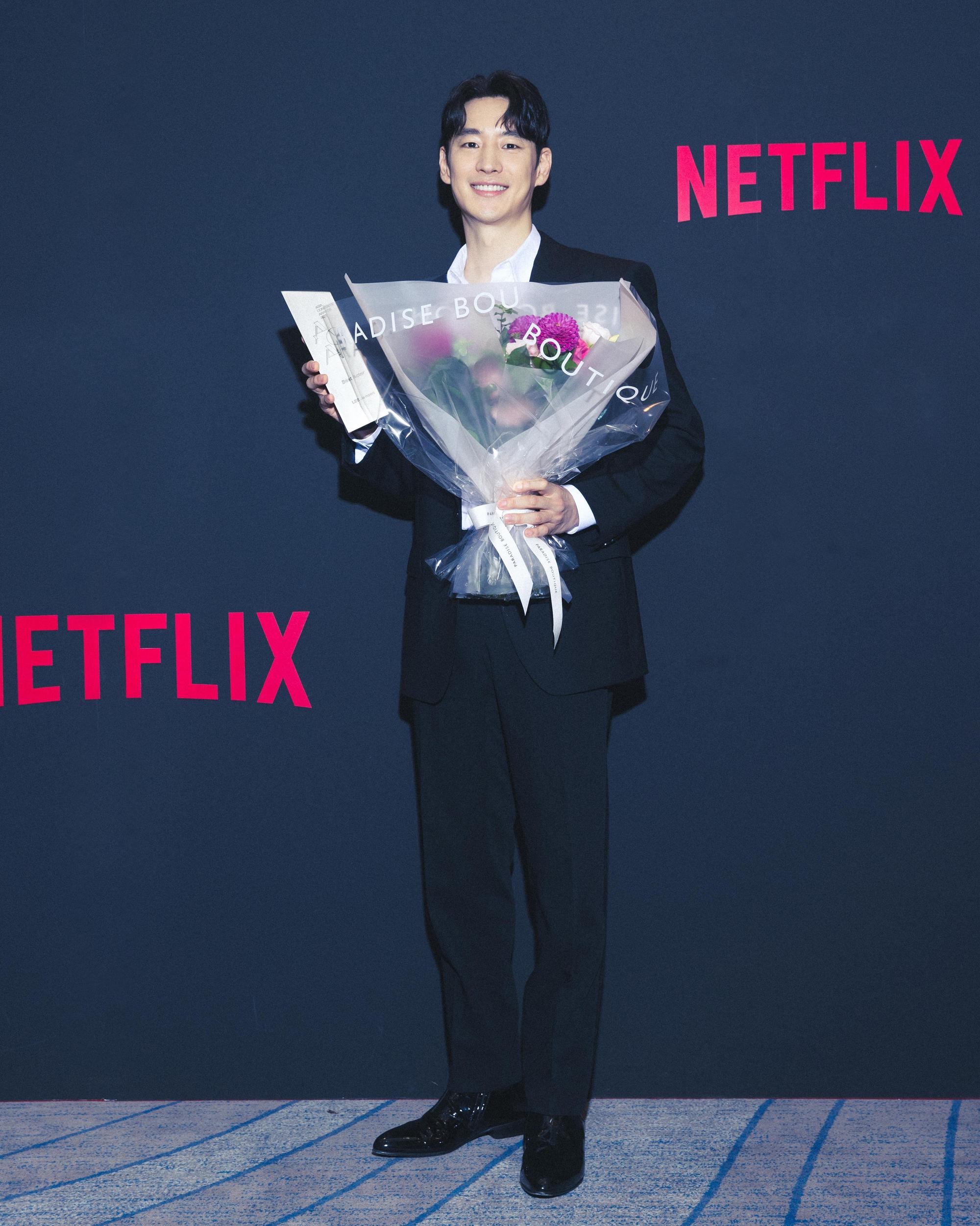 李帝勳表示很榮幸拿到最佳男演員獎的肯定，會再努力演出更好的作品。（Netflix提供）