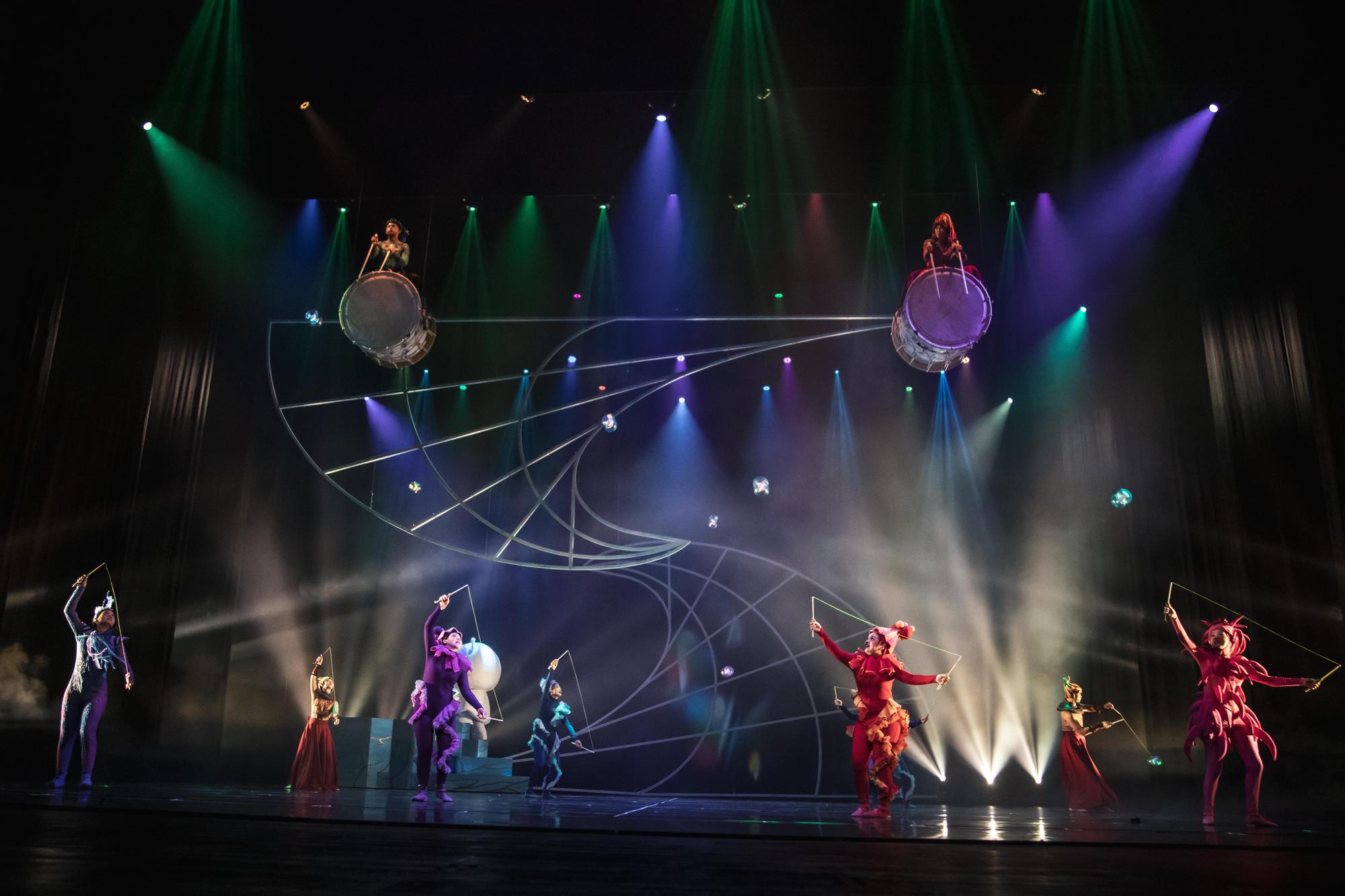 《VALO首部曲—阿米巴》將以其獨步全球的扯鈴表演，結合肢體、多媒體等形式，打造虛實交錯的迷幻舞台。（衛武營國家藝術文化中心提供）