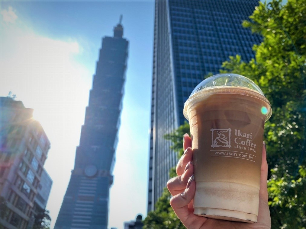 怡客咖啡進軍101觀景台，並推出開幕首週美式咖啡買一送一活動。（怡客咖啡提供）