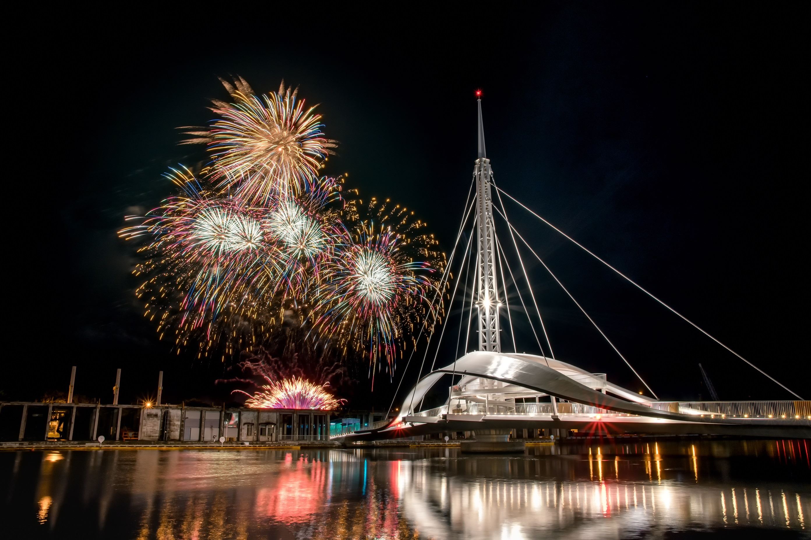 2021年的國慶煙火在高雄舉辦。（高雄市政府提供）