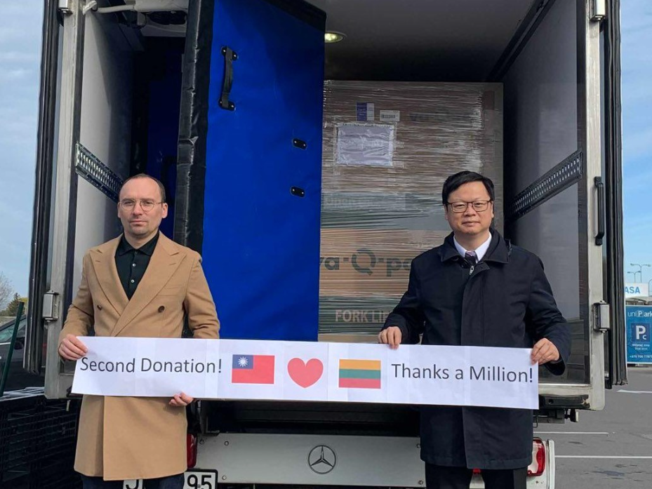 立陶宛日前再度宣布贈台24萬劑的AZ疫苗，傳今日晚間將會抵台。（翻攝自駐拉脫維亞代表處官網）