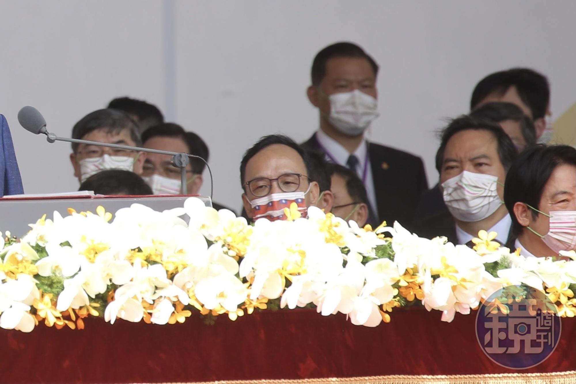 包括國民黨主席朱立倫在內，在野黨主席柯文哲、陳椒華等人今日亦出席總統府前的中樞國慶典禮。