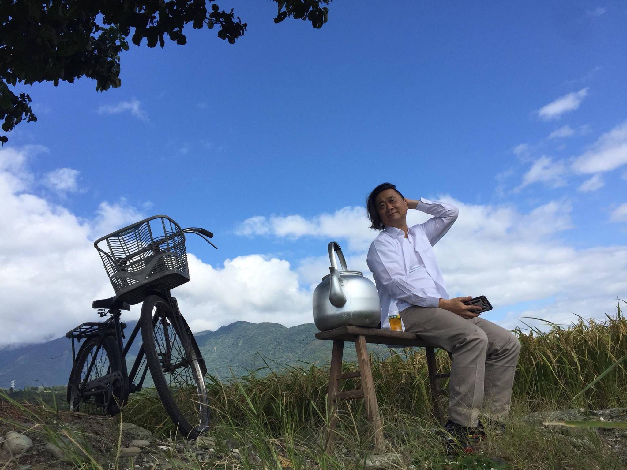 今是國慶日，資深藝人邰智源就在社群軟體上發文大方祝賀，讓大批網友狂讚他是真男人。（翻攝自邰智源臉書）