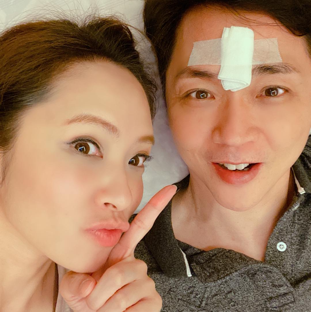 宋達民與老婆洪百榕一家人為了慶祝結婚17週年準備要去吃火鍋，沒想到卻發生意外。（翻攝自洪百榕臉書）