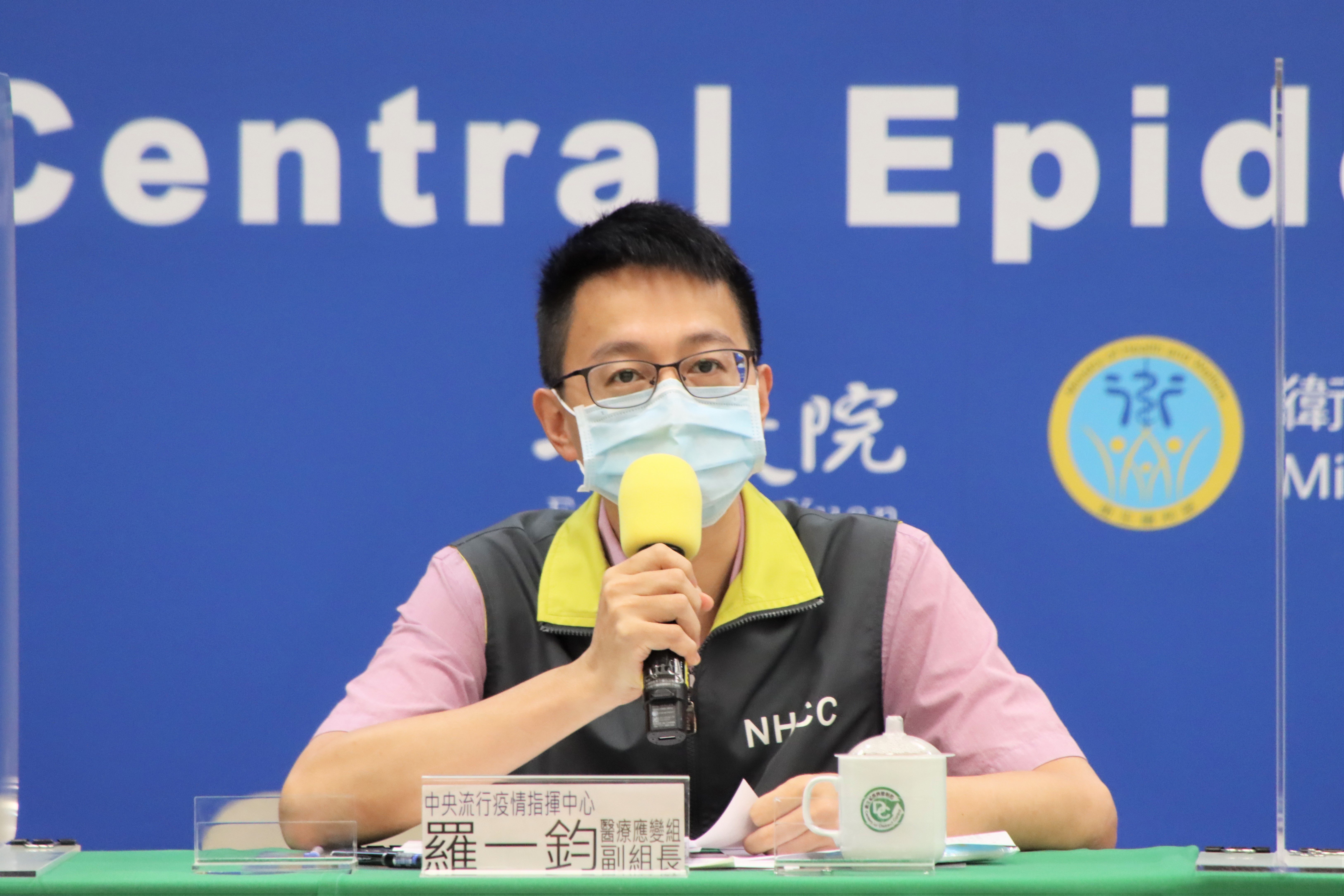 針對有專家建議要對舊案的處理措施，羅一鈞回應，新案及舊案都會進行疫調、匡列及隔離。（指揮中心提供）