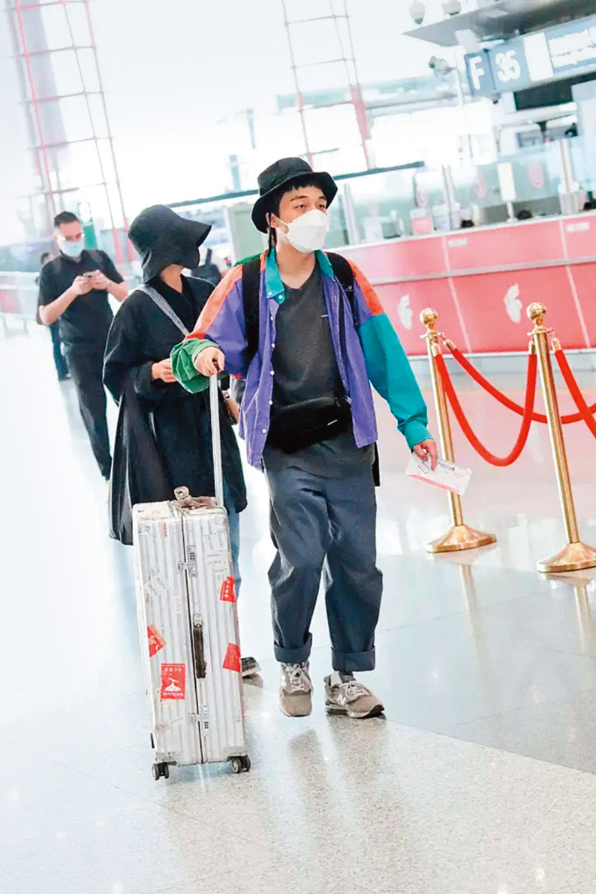 郭采潔曾被目擊與伊德爾現身機場。(翻攝自娛樂牛小妹微博)