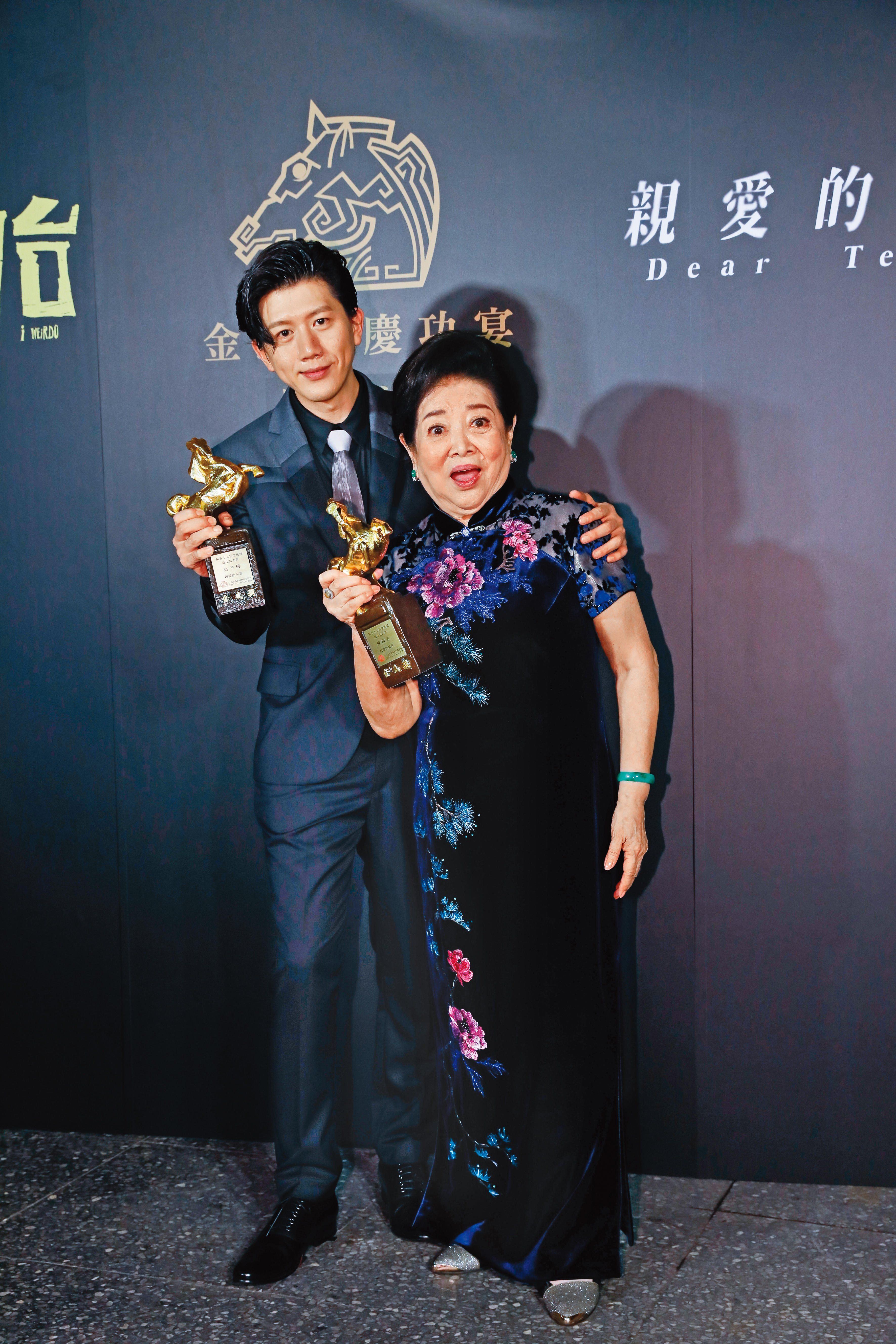 陳淑芳（右）入行60年，獲得金馬影后、最佳女配角後更受矚目。右為第57屆金馬影帝莫子儀。