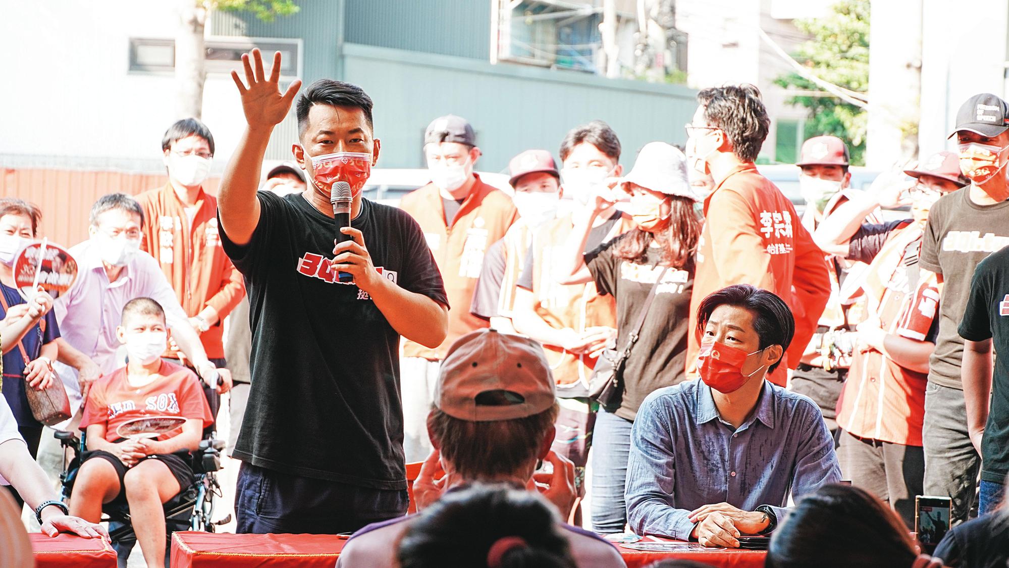 罷免案倒數,台灣基進定調不打藍綠對決老路,陳柏惟10日在「反惡罷」座談會更稱這次選戰是為了保護台灣民主。(台灣基進提供)
