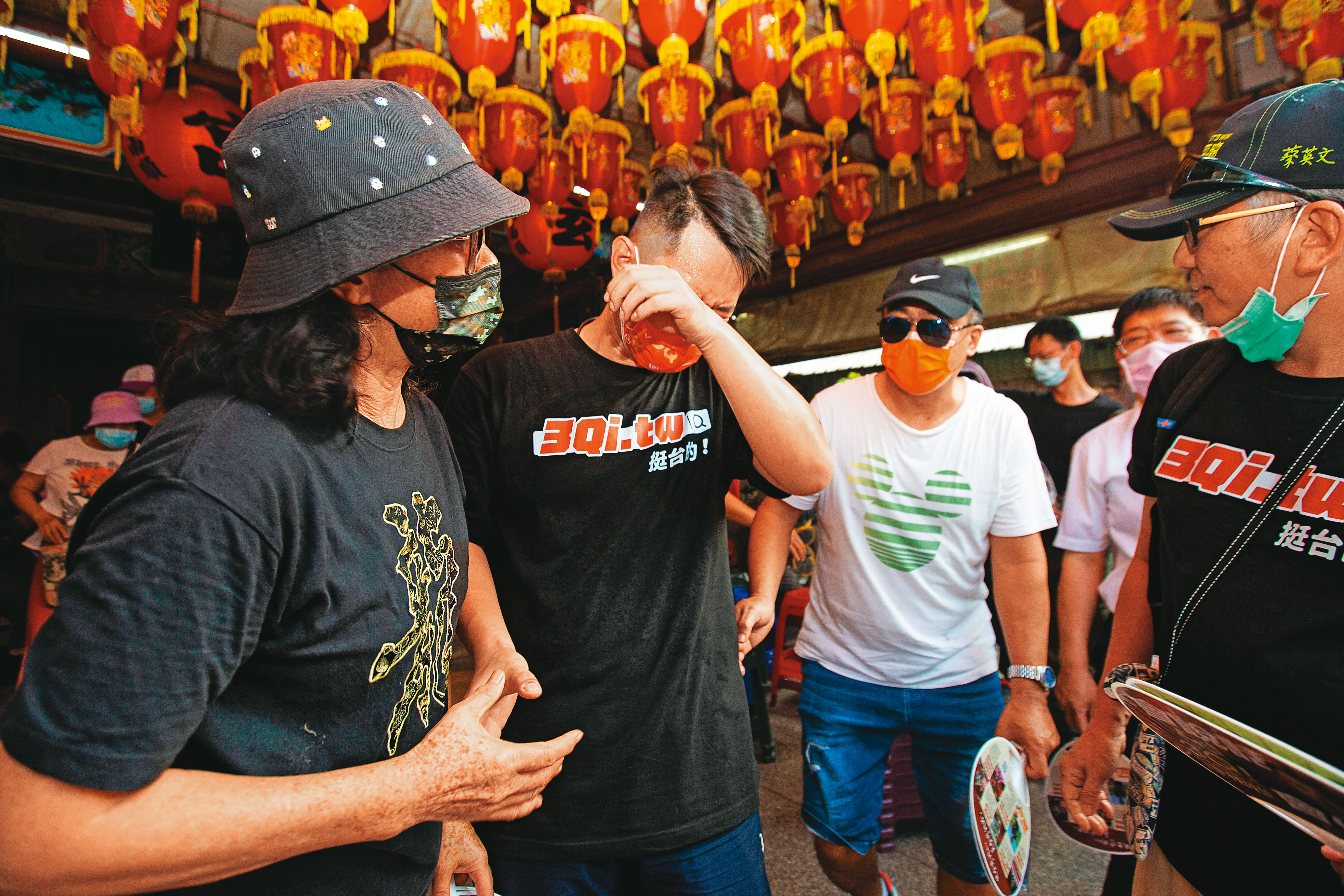 陳柏惟已辦了百場座談會與鄉親面對面闢謠，9日在大肚區座談會上更哽咽落淚。