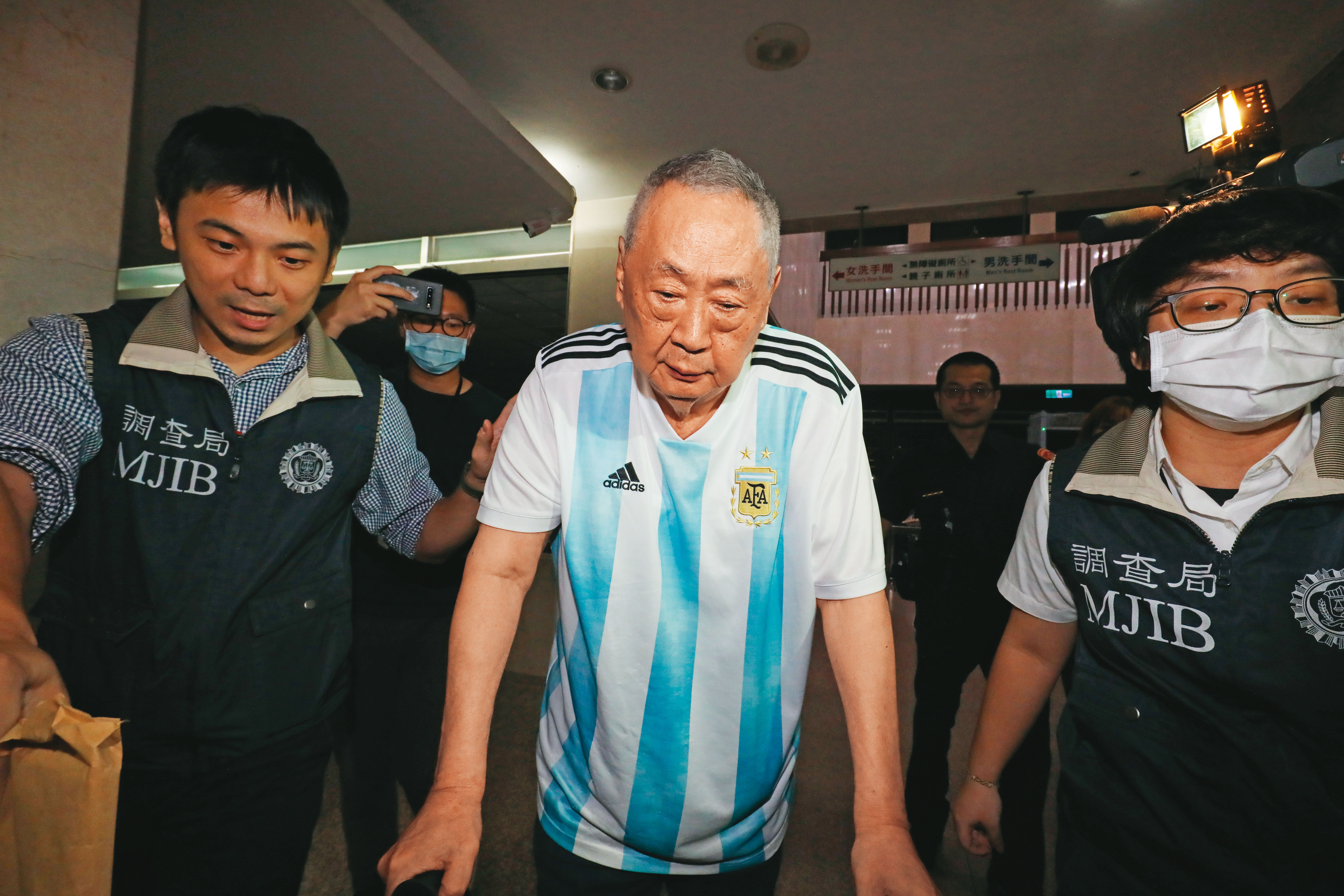 展雲公司老闆鍾克信（圖）已76歲，去年捲入行賄趙正宇等立委案後資金調度失靈，如今爆出藉投資靈骨塔吸金。