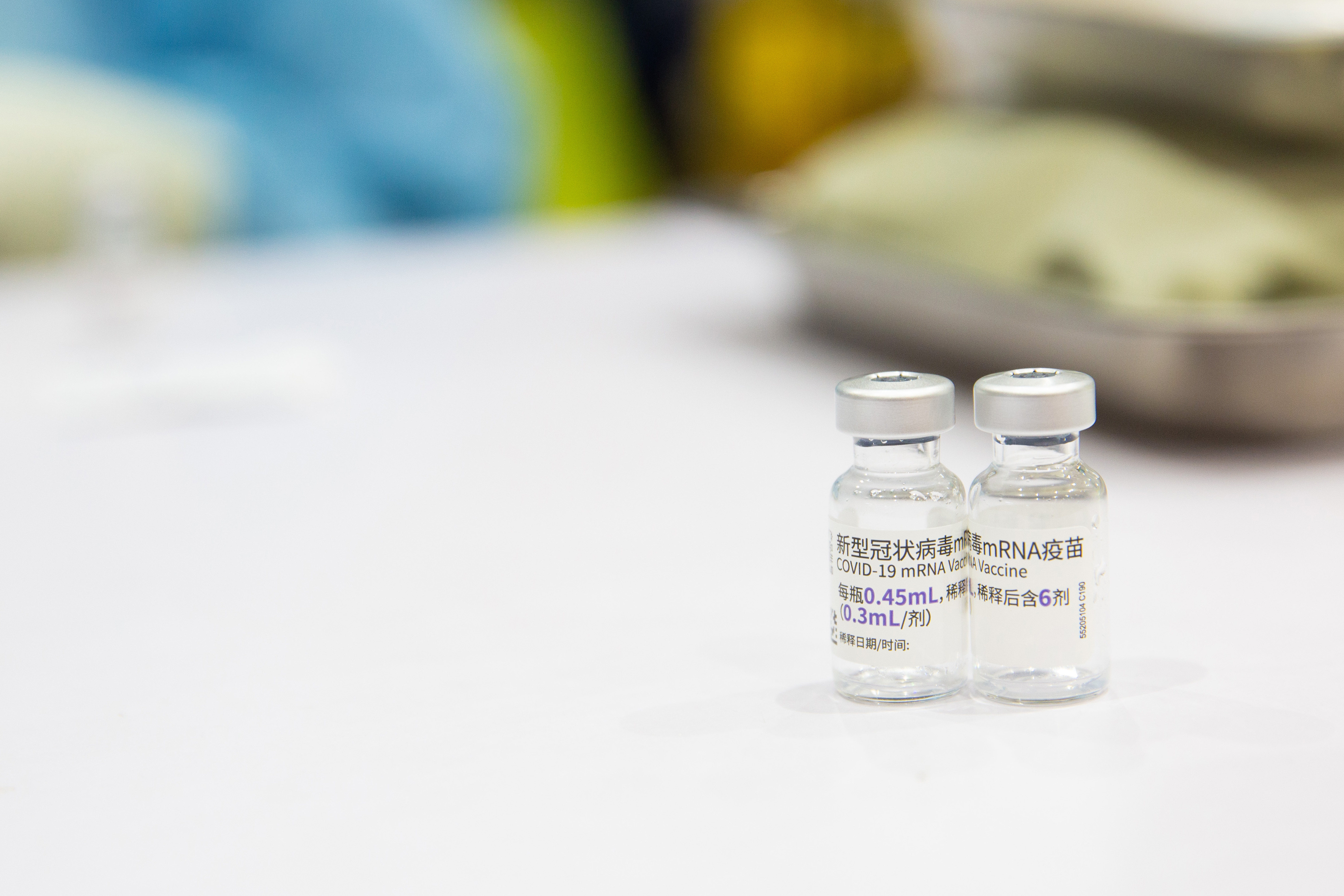 台中市一名有慢性病史的62歲男性接種BNT疫苗後9天，被發現在家中倒地送醫不治，莊人祥對此進一步說明情況。