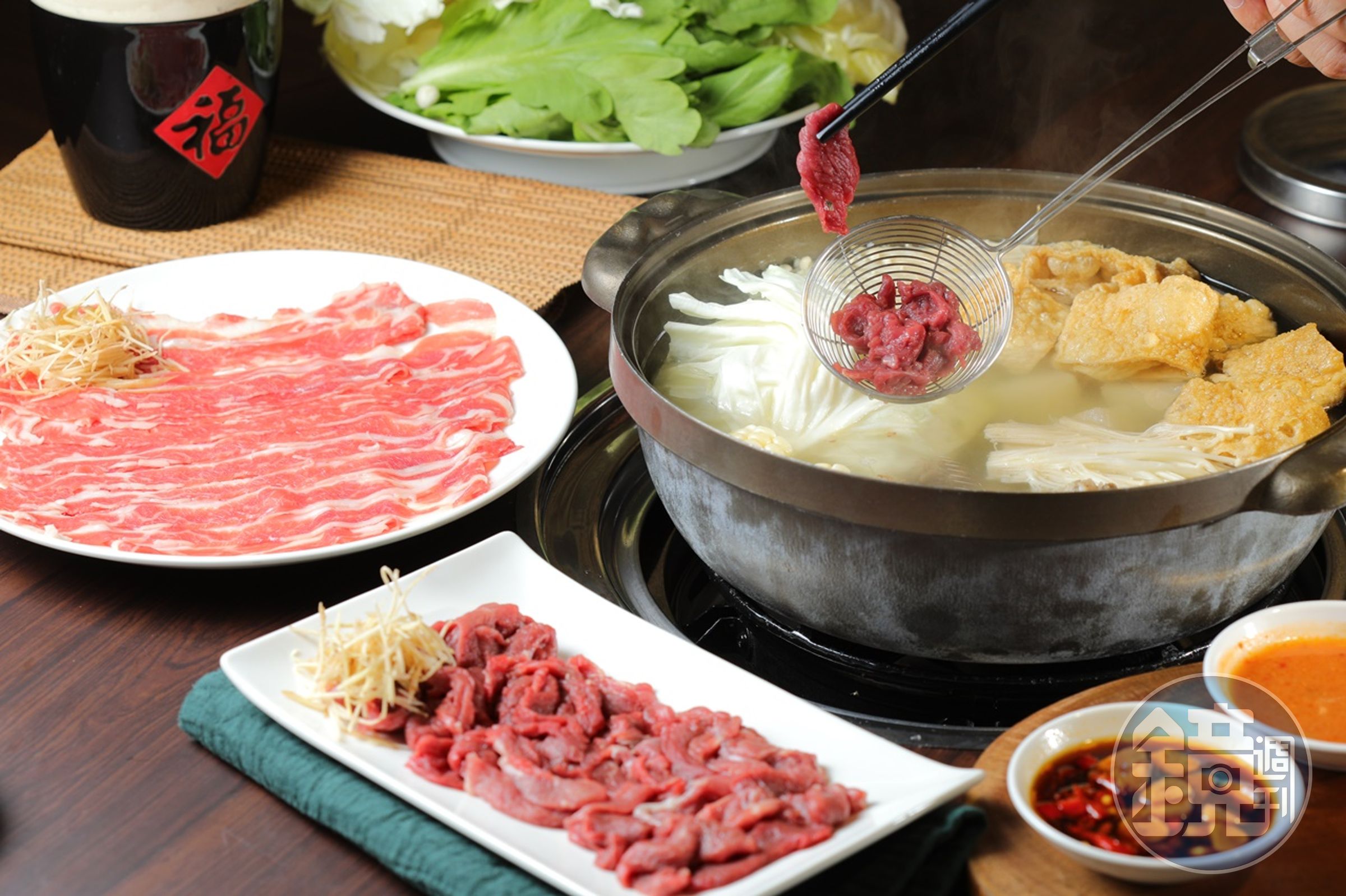 「豐光溫體羊肉爐」近期推出外帶套餐「豐光羊羊包」，讓客人在家就能享受溫體羊肉火鍋的鮮美滋味。