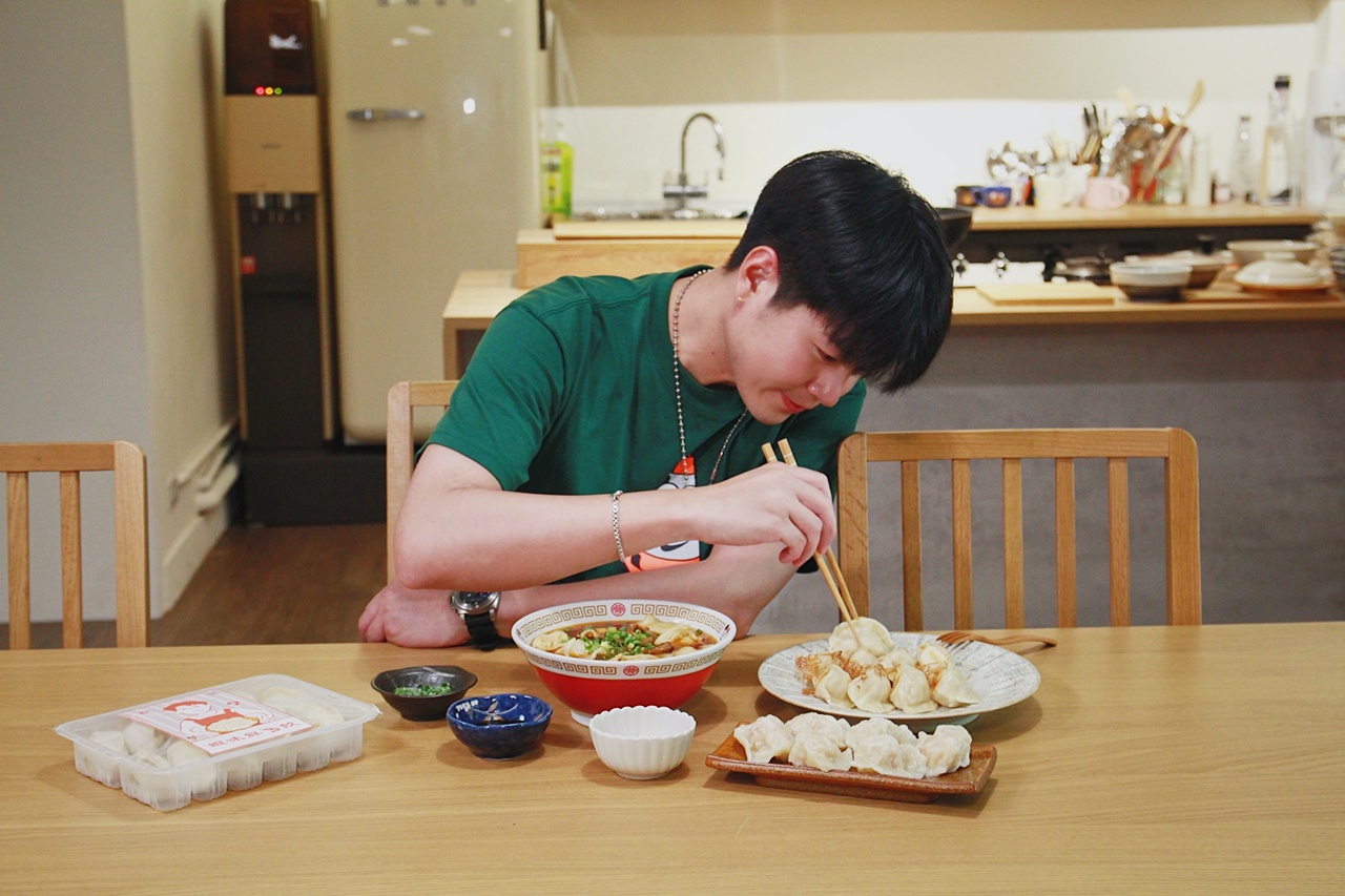 以自身經驗出發，李易也透過YouTube影片主題分享上料理作法與心得。