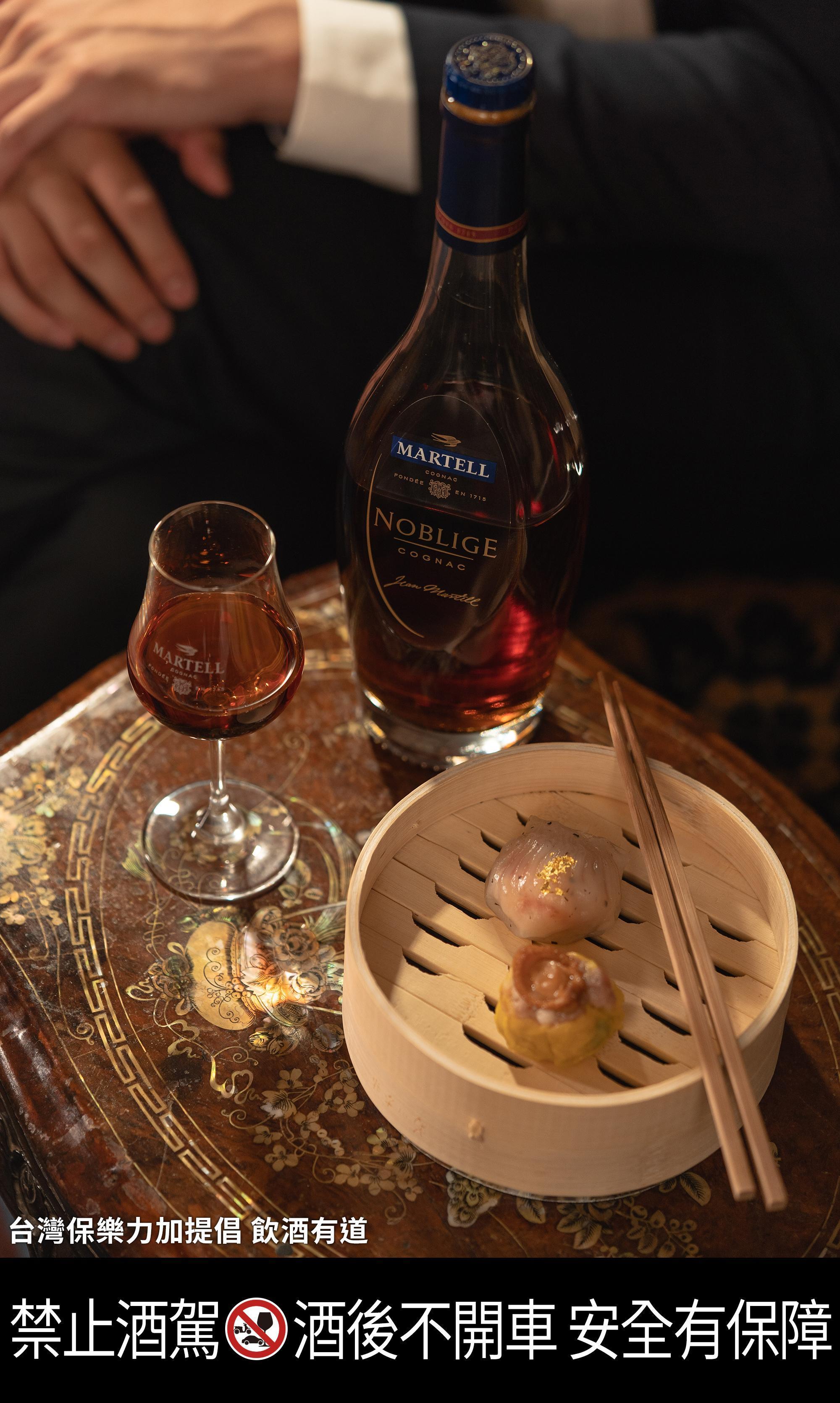 這次飛凡饗宴À LA MAISON品酩禮盒,還有貼心附上一般家中不會有的港點小蒸籠。