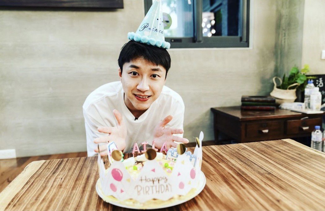 江宏傑親手為女兒做生日蛋糕。（翻攝自江宏傑IG）