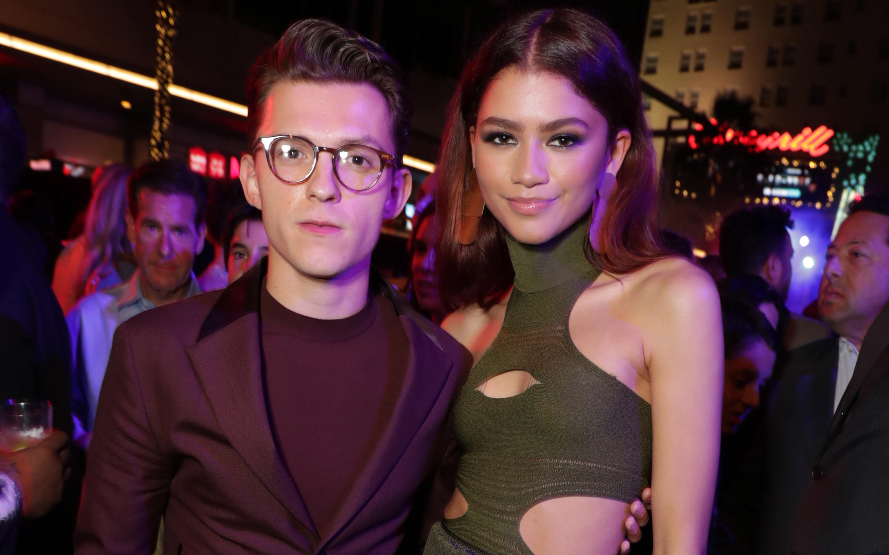 湯姆霍蘭德（左）與千黛亞（右）的緋聞究竟只是炒作，還是假戲真作，快要把觀眾給逼死啦。（索尼影業提供）