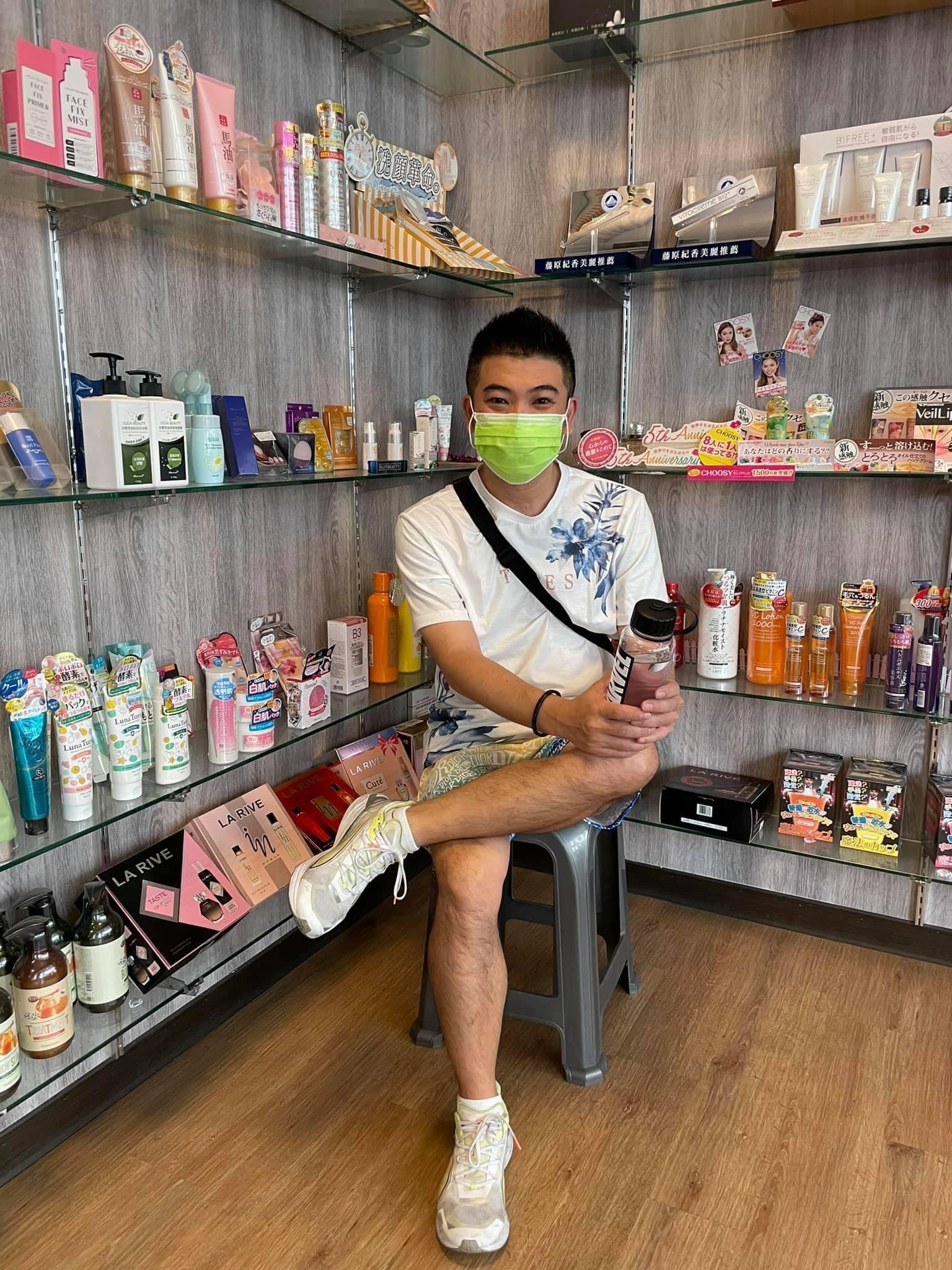 馬國畢身兼數職努力還債。（翻攝自馬國畢臉書）