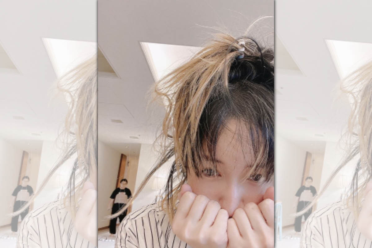 蕭亞軒一頭亂髮入鏡，坦言剛起床。（翻攝自蕭亞軒IG）