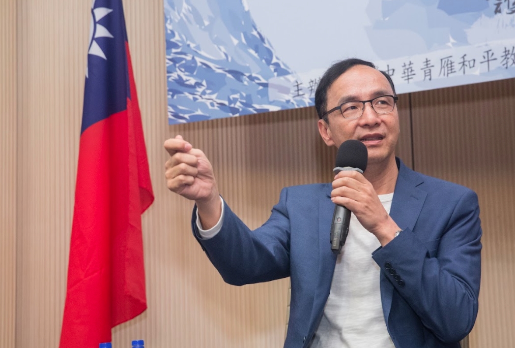 國民黨主席朱立倫今（13）日批評，應該讓汙辱女性、汙辱國會的行政院長下台。（資料照）