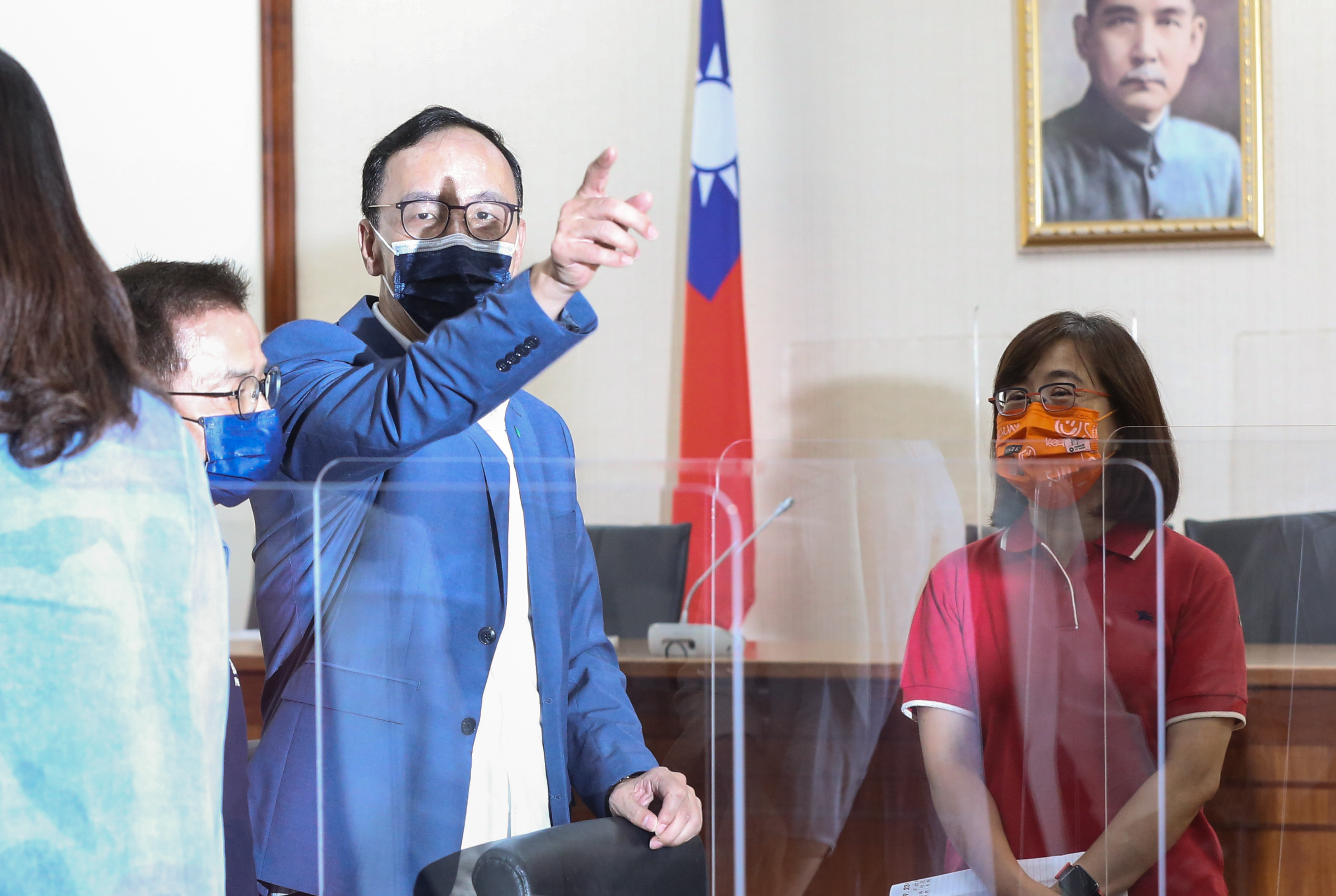 國民黨主席朱立倫質疑蔡英文要和毒品、賭博、肇逃站在一起嗎，不料此番話竟成迴力鏢打到自己。（本刊資料照）