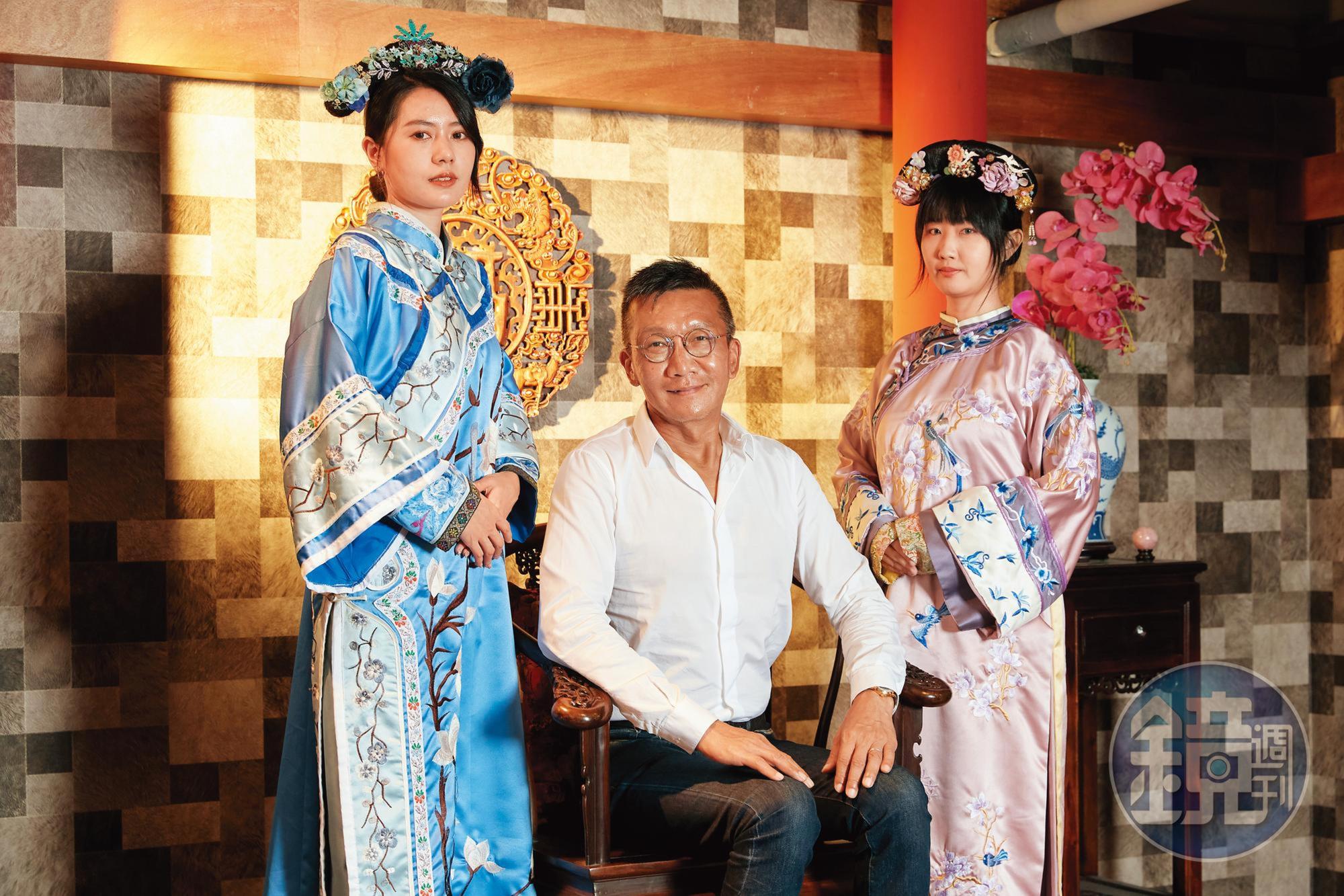 王冠中（中）坦言，現階段必須從中國大陸購買劇本、滿足玩家需求，但兩岸文化價值觀不同是一大問題。
