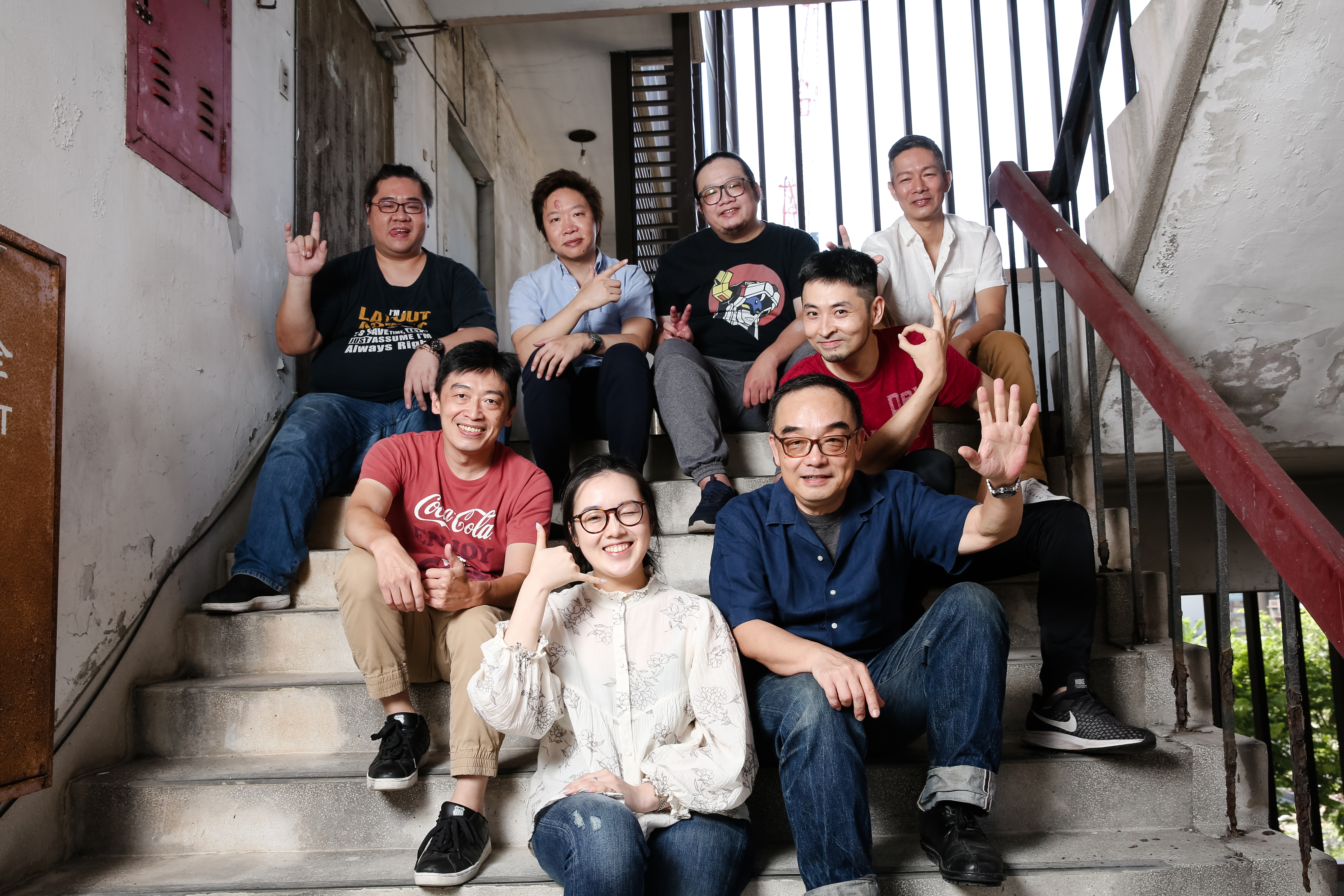 《廢棄之城》導演易智言（前排右1）與西基動畫製作團隊：製作協調汪羿（前排左）、材質指導黃柏寧（中排右）、動態模擬組長周宏林（中排左）、構圖組長林家弘（後排左起）、特效組長謝承錦、燈光指導柳公仁、動畫導演鍾元勝。