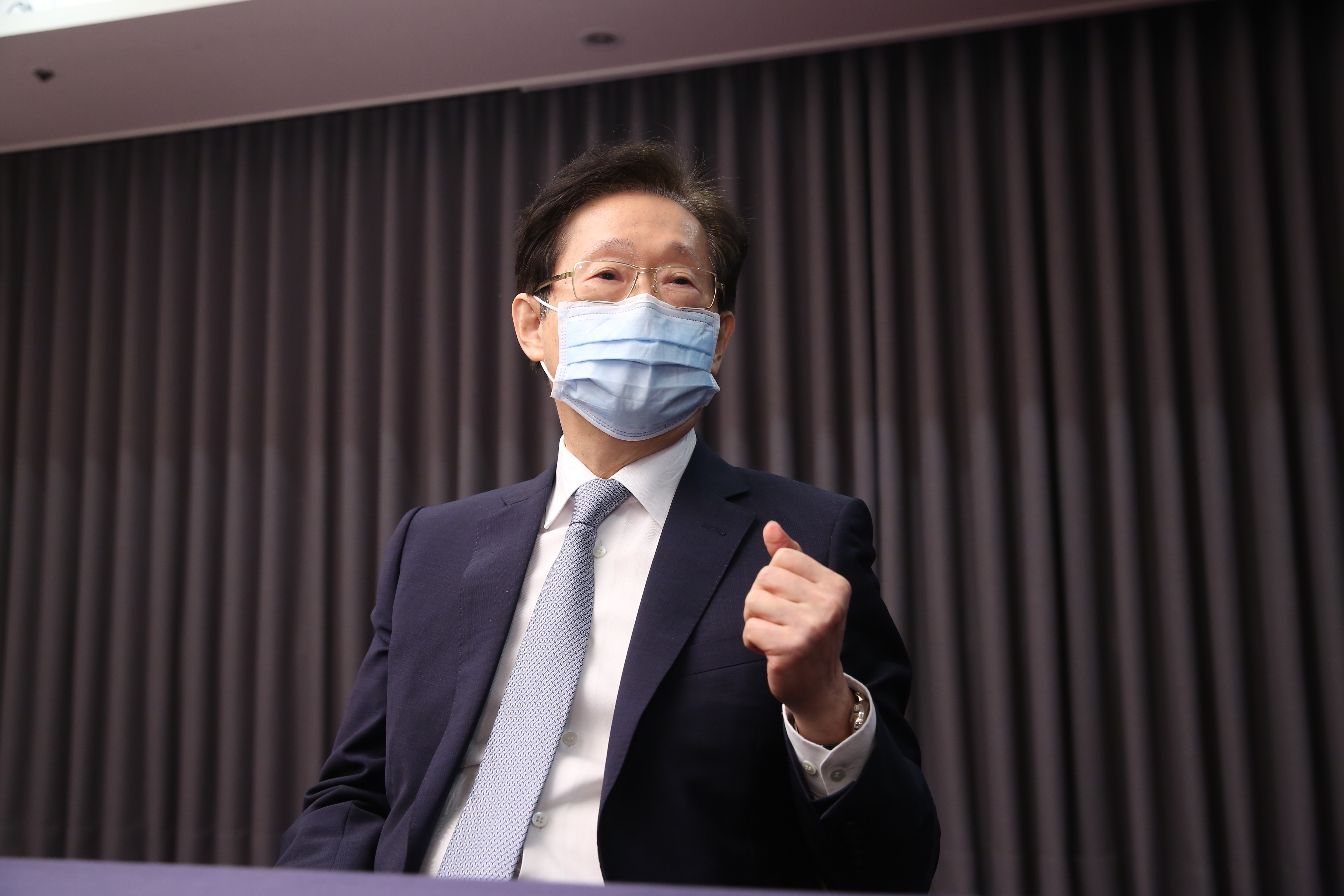 台苯今日改選，最後以林文淵為首的公司派穩住經營權。