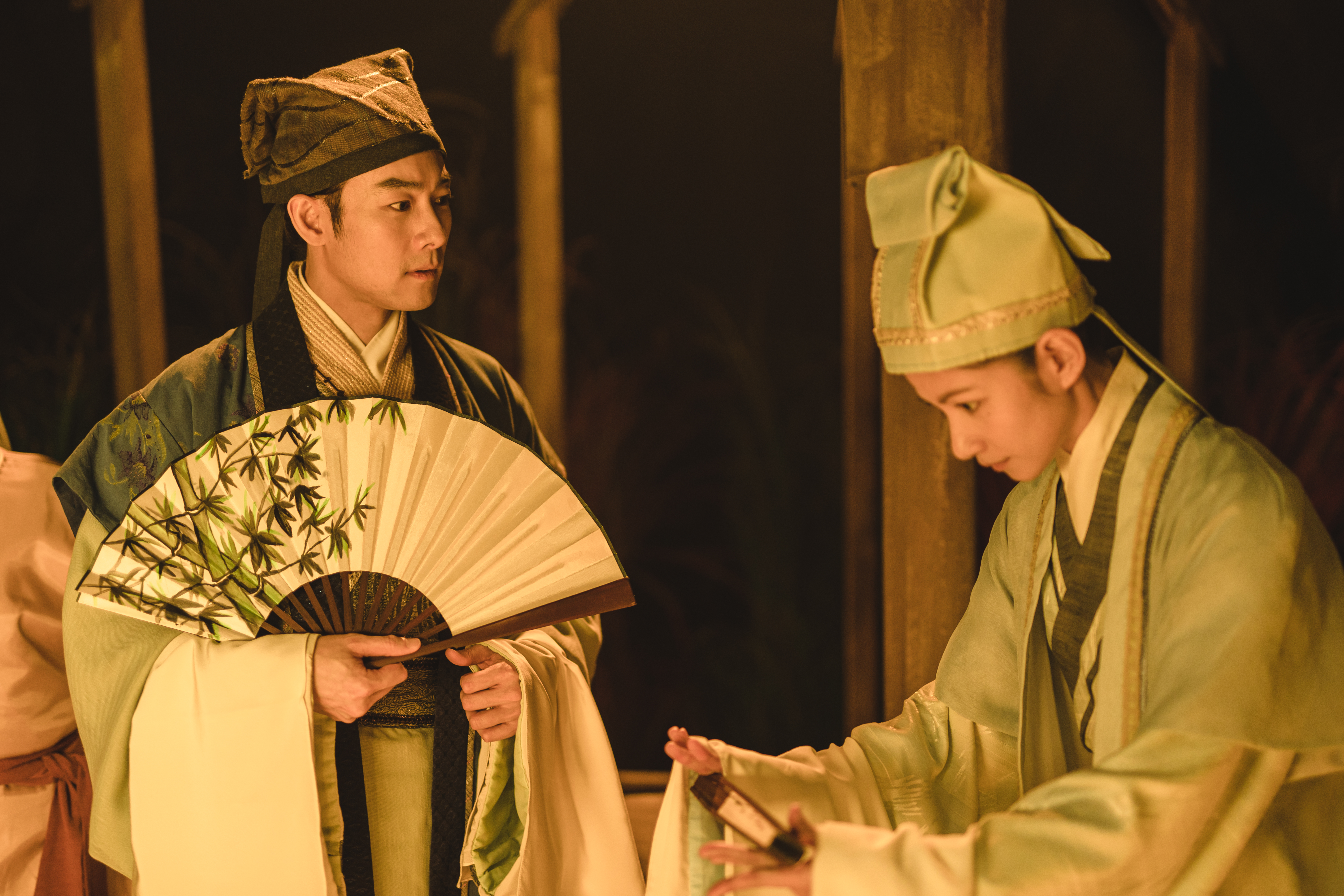 施易男(左)、李千那在《孟婆客棧》裡,飾演梁山伯、祝英台。(唐美雲歌仔戲團提供)