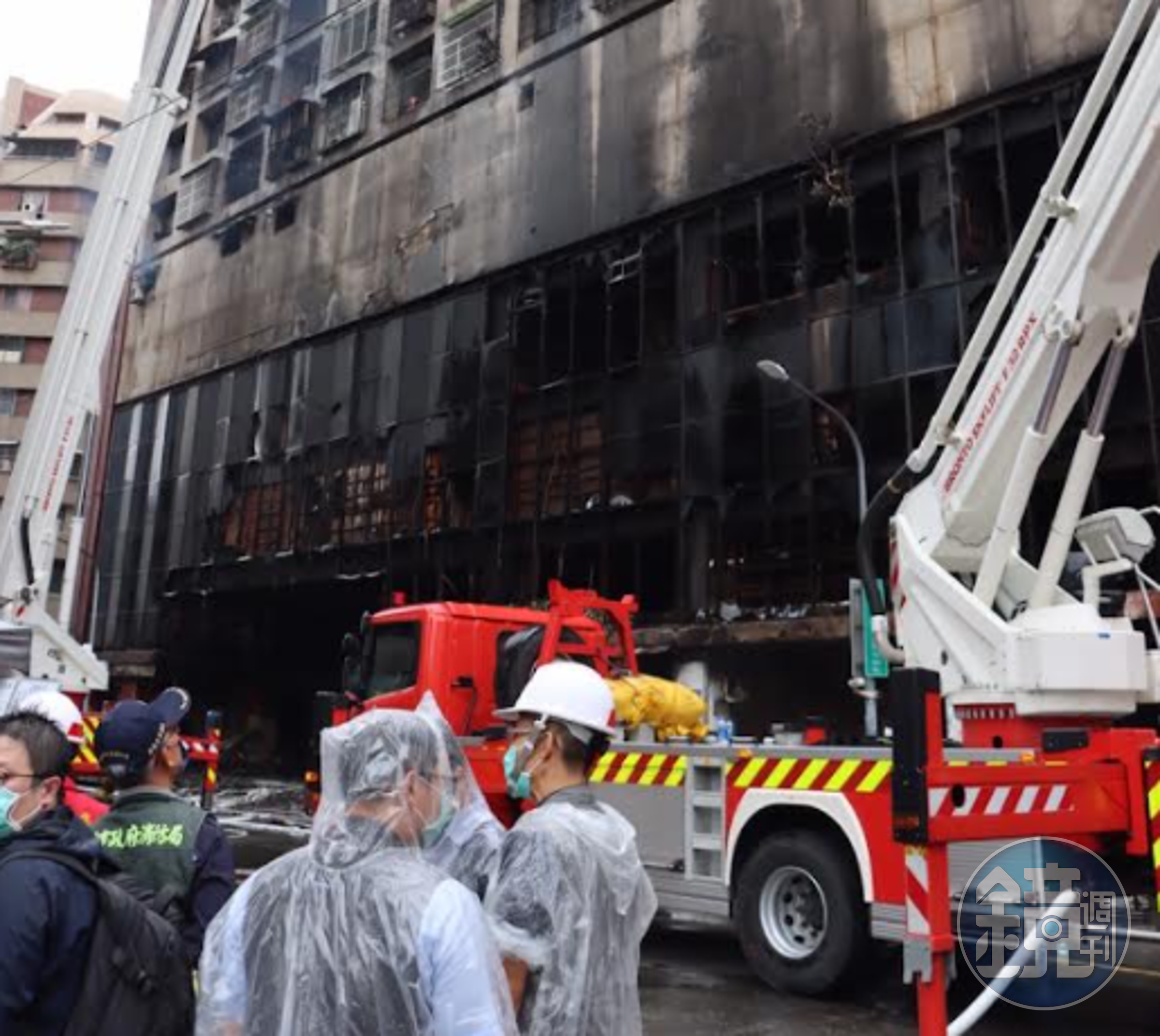 高雄鹽埕城中城大樓火災傷亡慘重，死傷人數已達67人。（高市府提供）